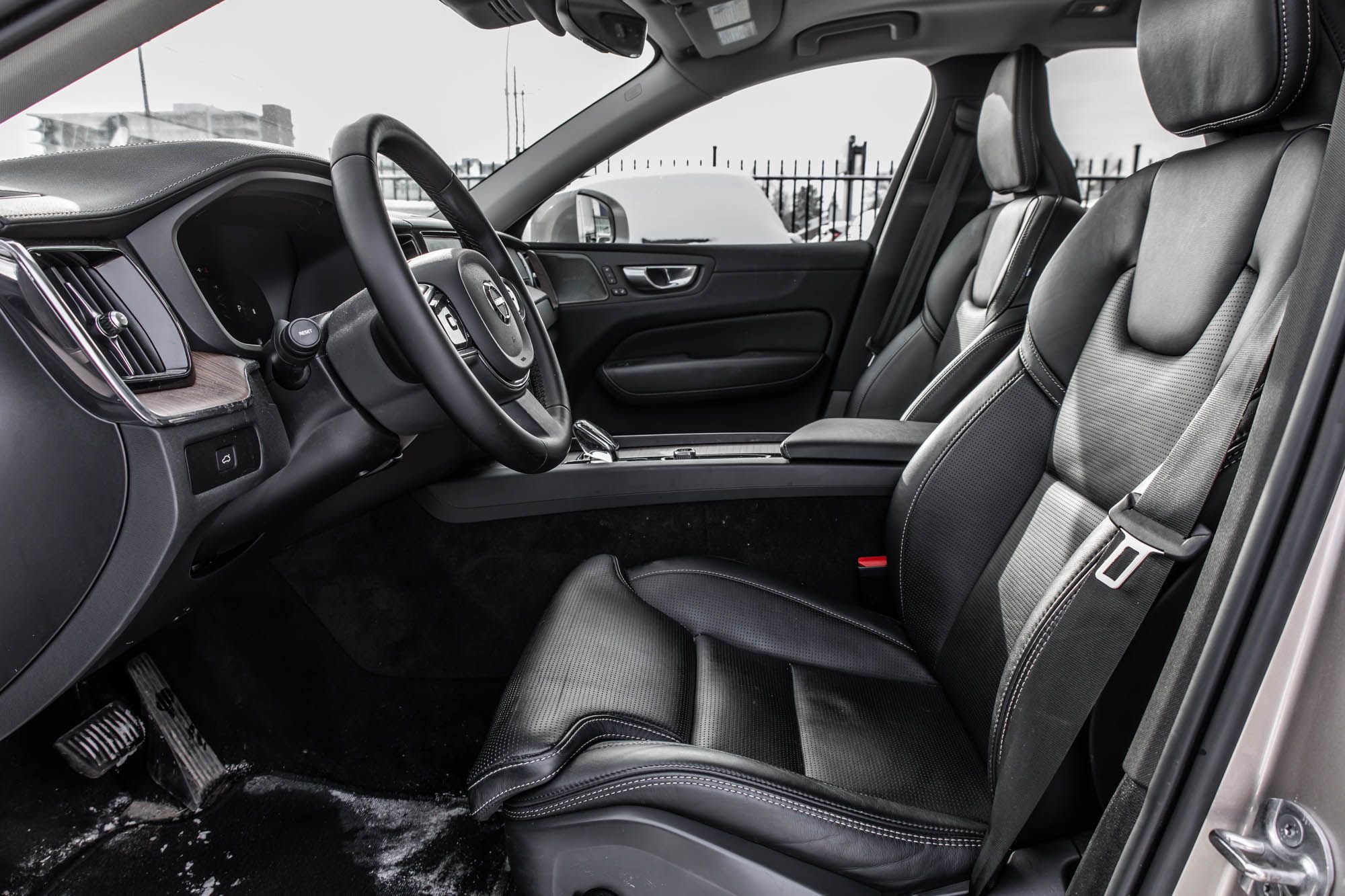 Volvo XC60  2023 à Pointe-Claire, Québec