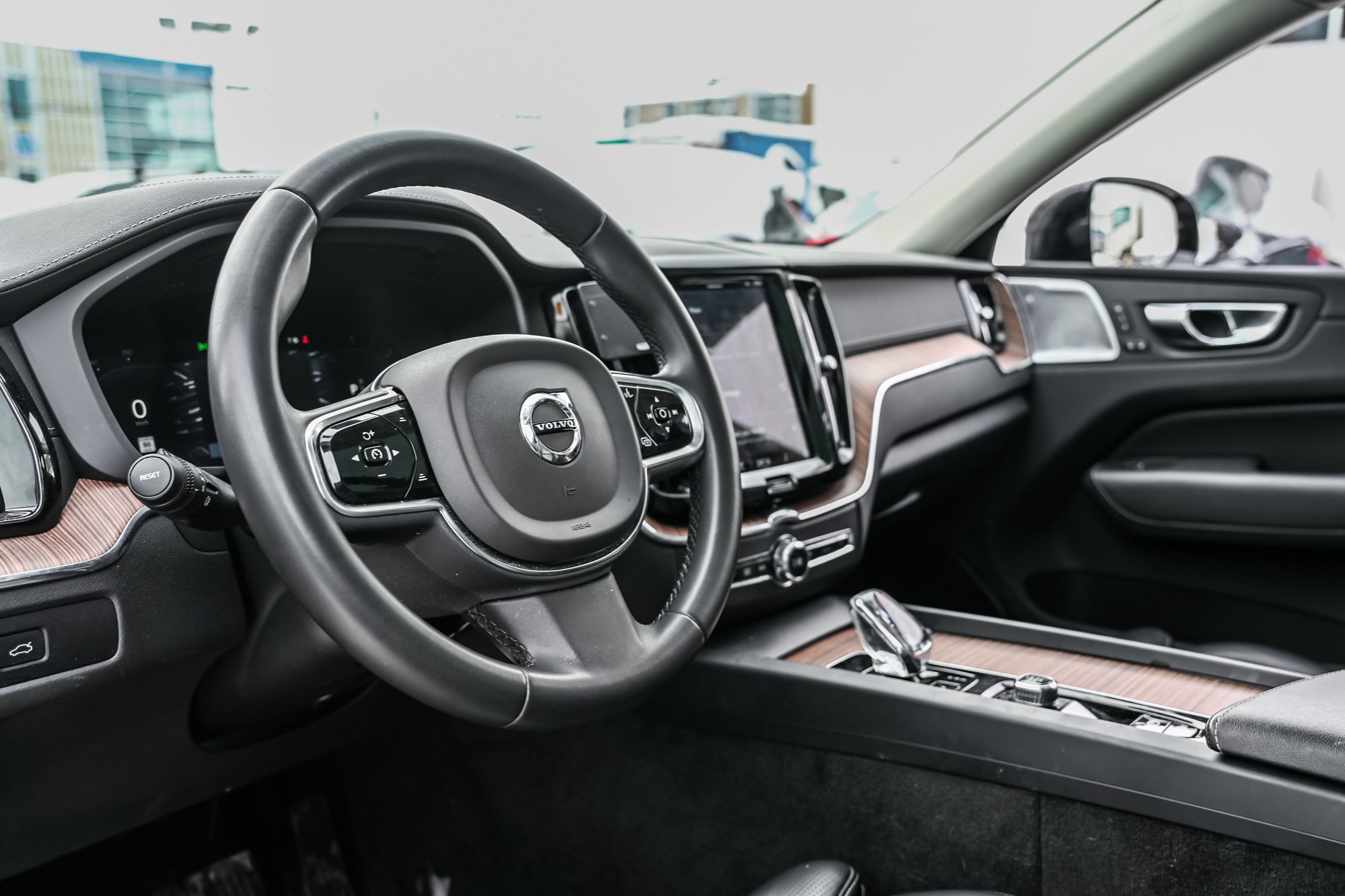 Volvo XC60  2023 à Pointe-Claire, Québec