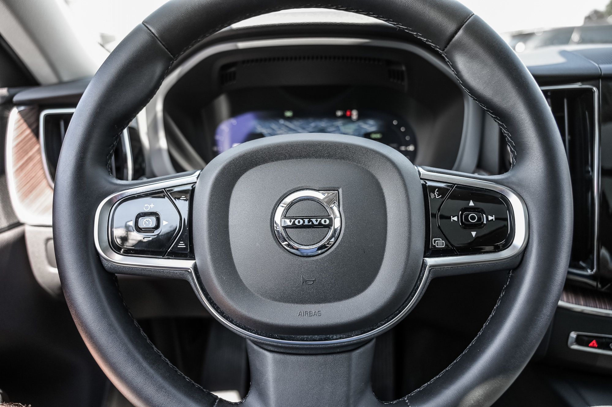 Volvo XC60  2023 à Pointe-Claire, Québec