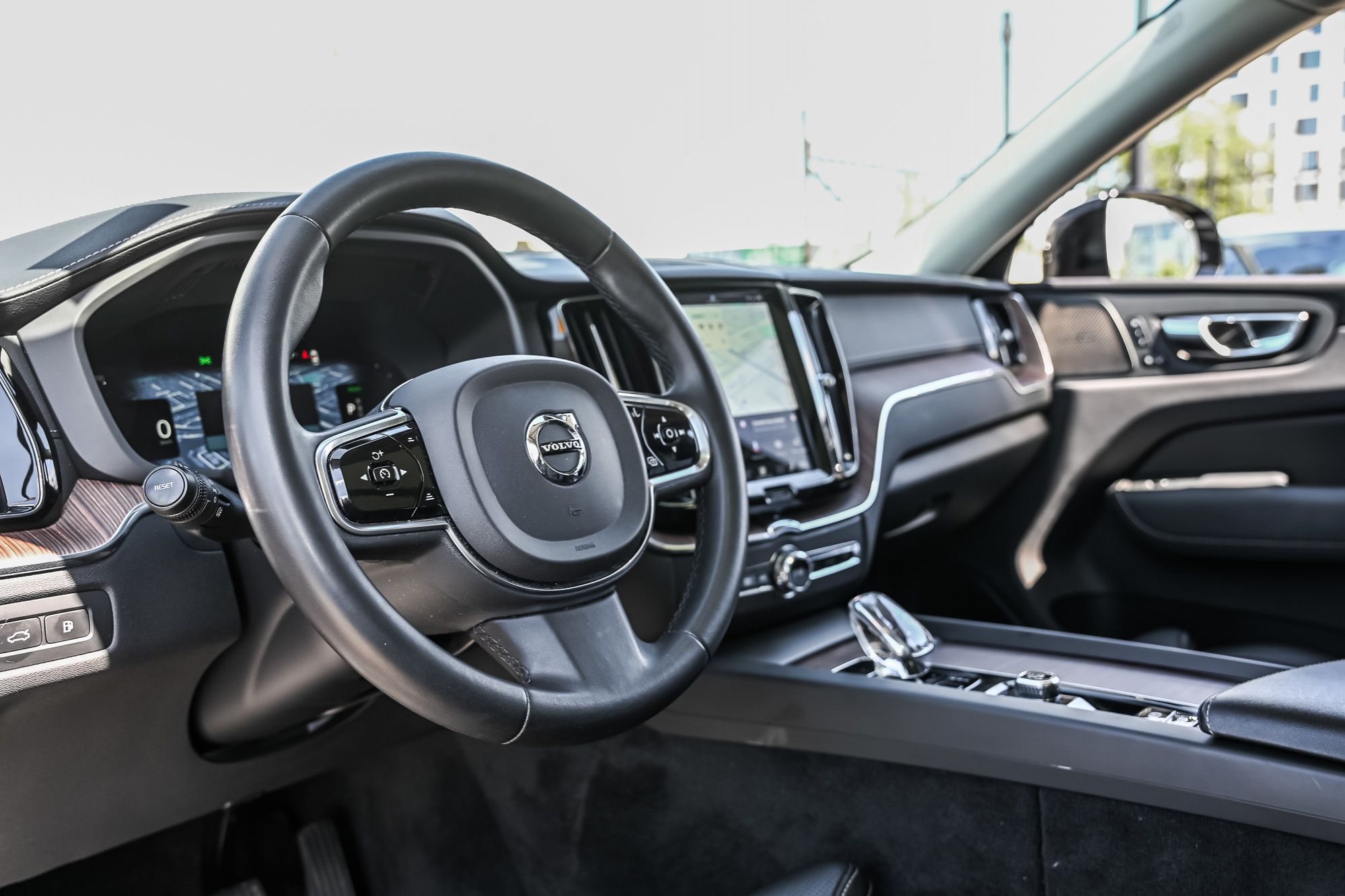 Volvo XC60  2023 à Pointe-Claire, Québec
