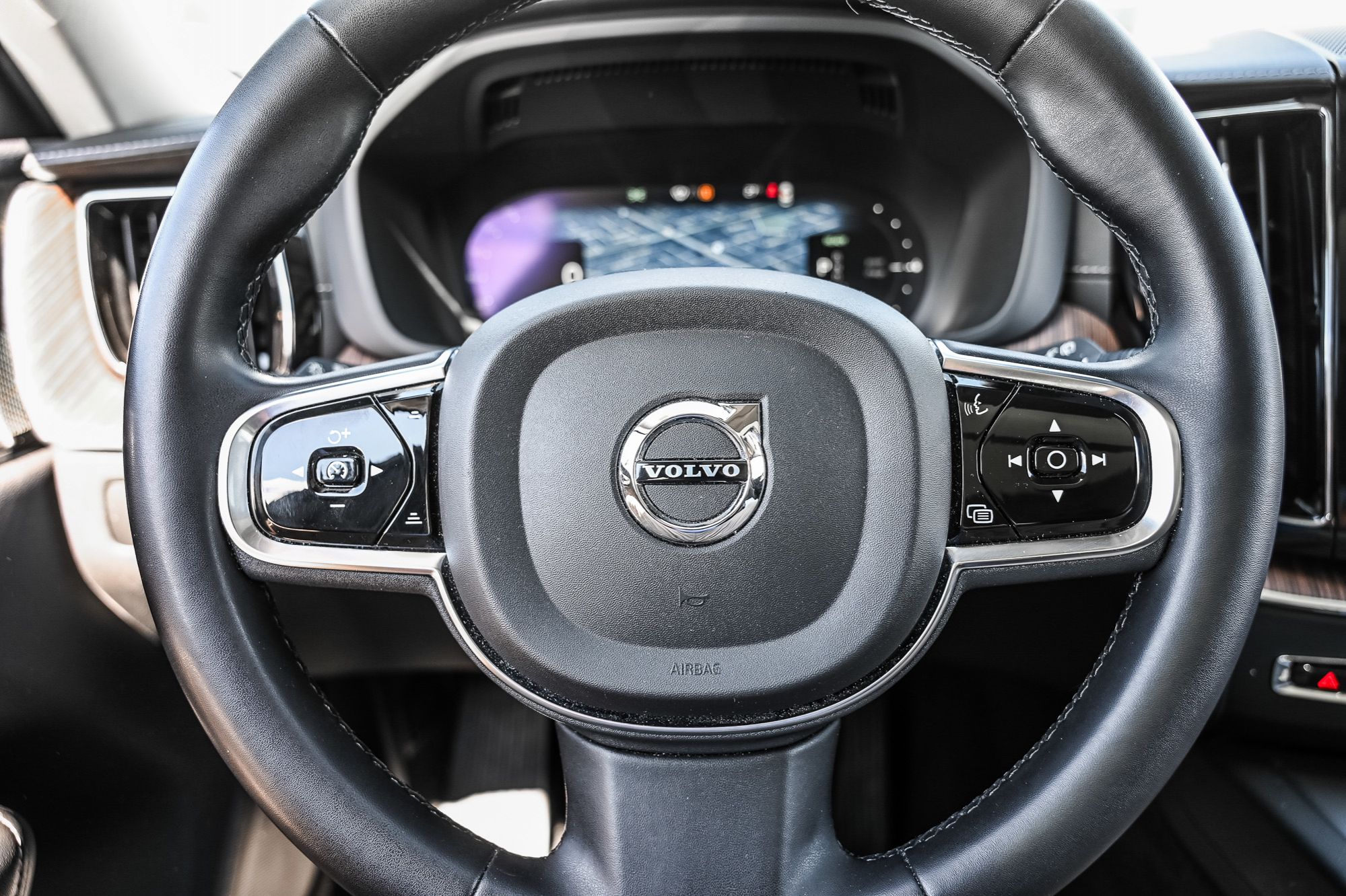 Volvo XC60  2023 à Pointe-Claire, Québec