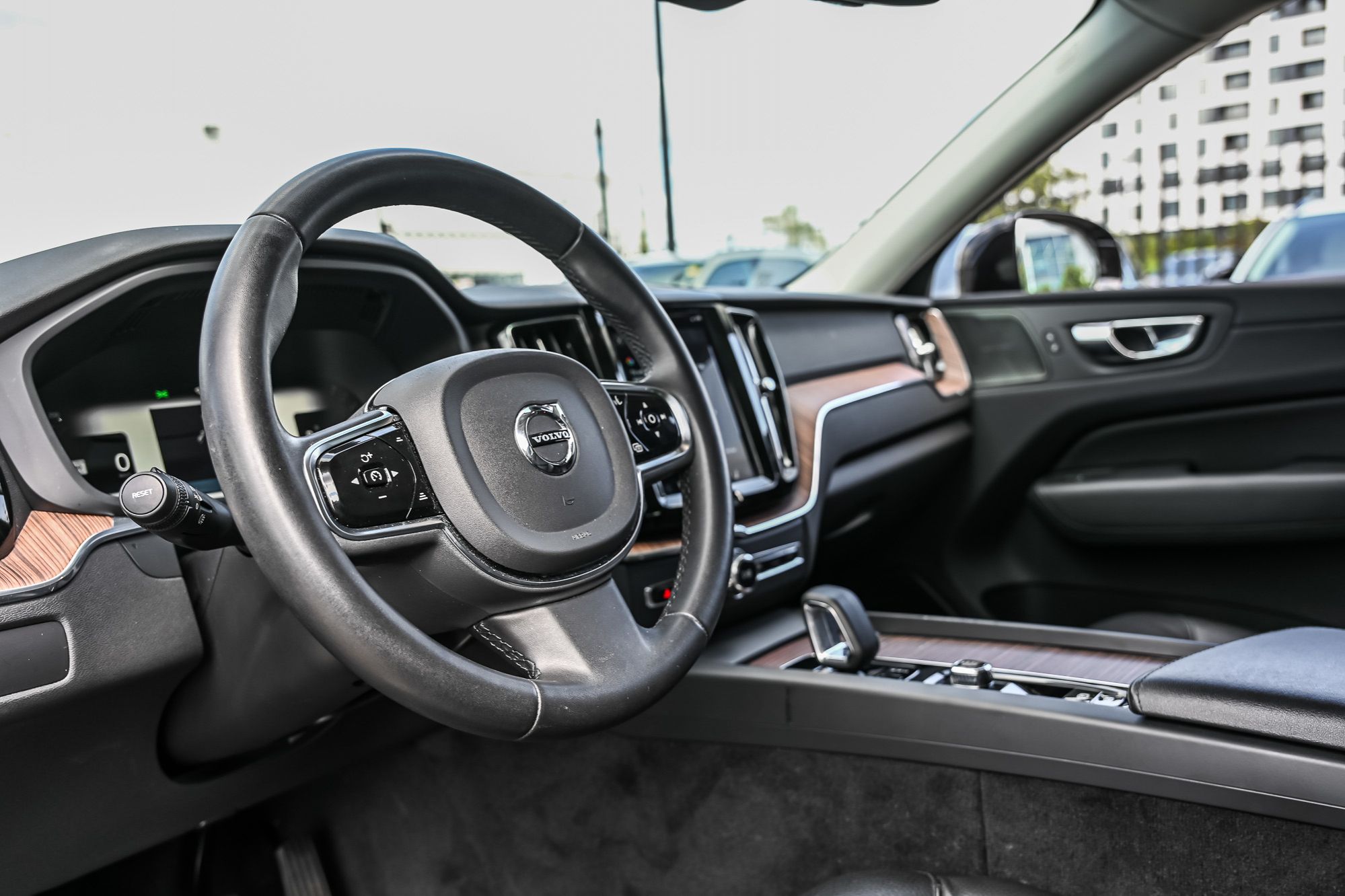 2023 Volvo XC60 in Pointe-Claire, Quebec