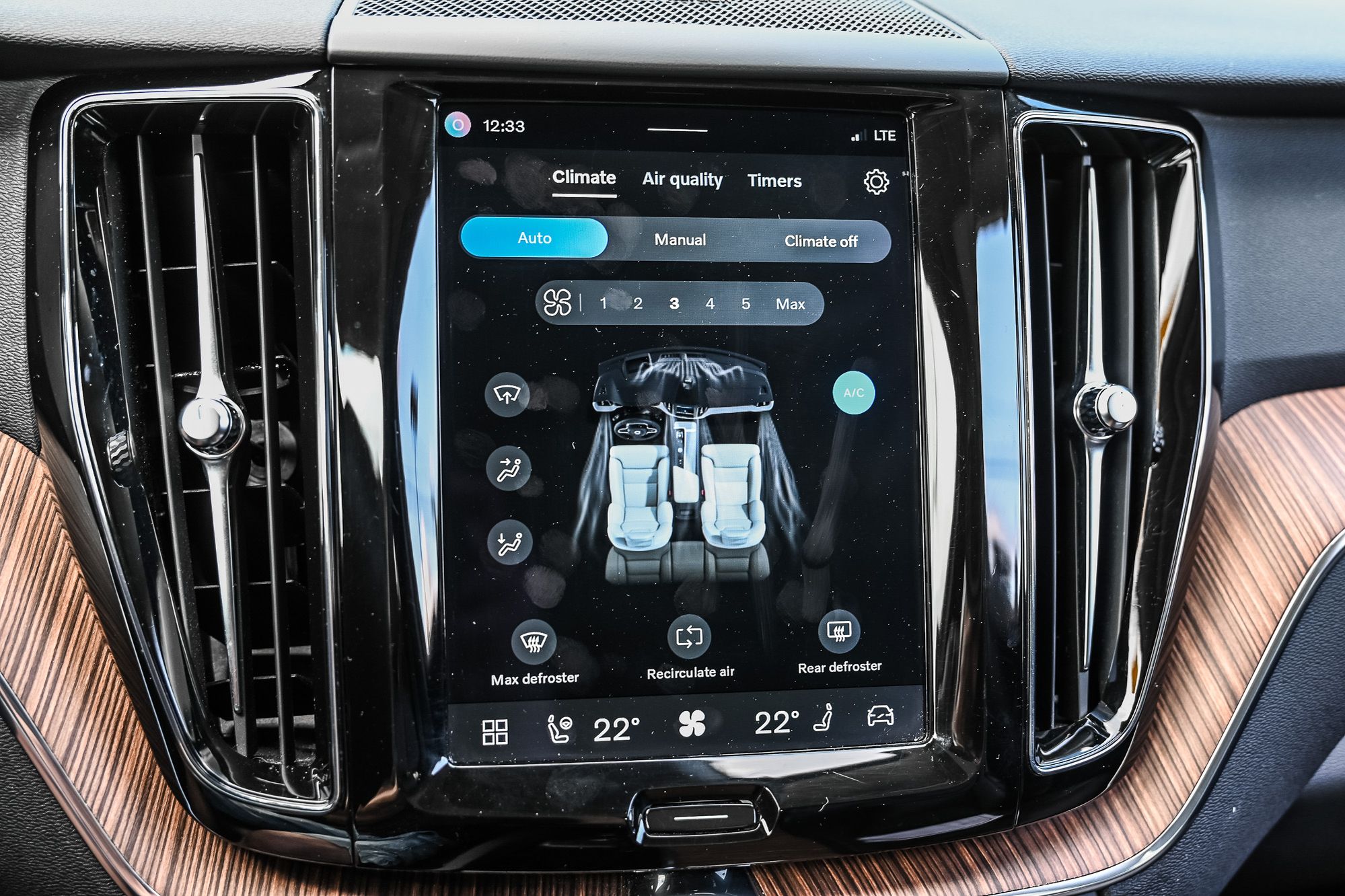 2023 Volvo XC60 in Pointe-Claire, Quebec