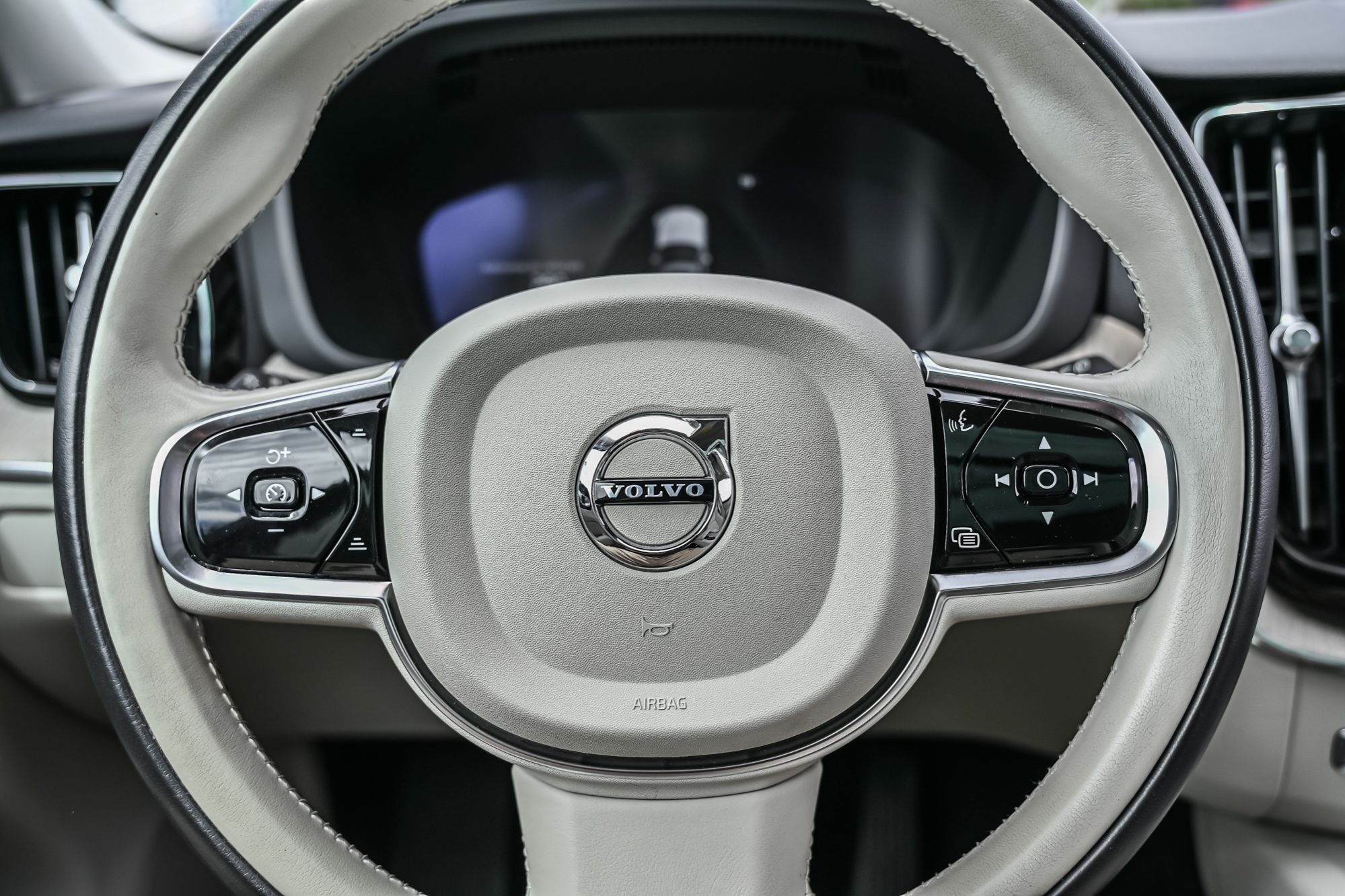 2024 Volvo XC60 in Pointe-Claire, Quebec