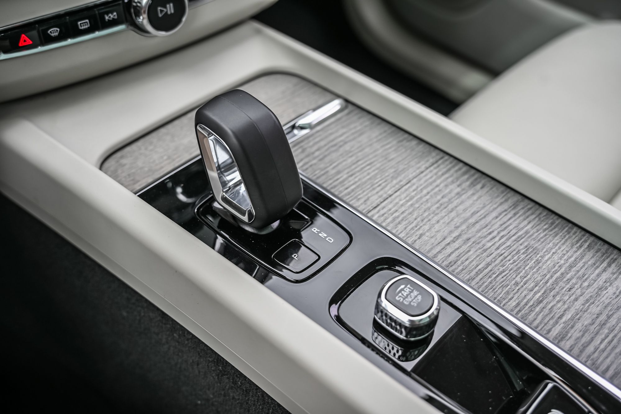 2024 Volvo XC60 in Pointe-Claire, Quebec