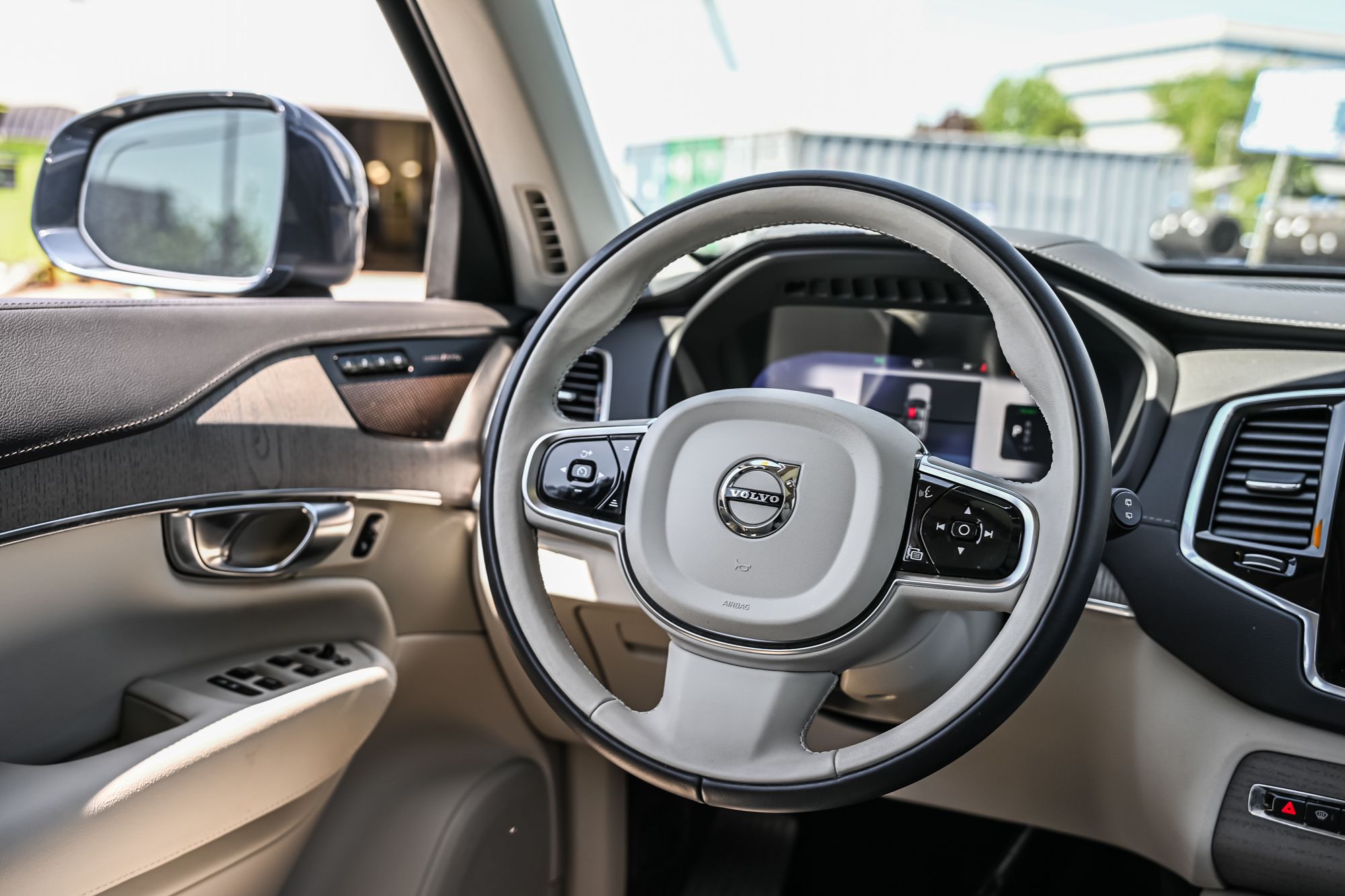 Volvo XC90 Plug-In Hybrid  2025 à Pointe-Claire, Québec