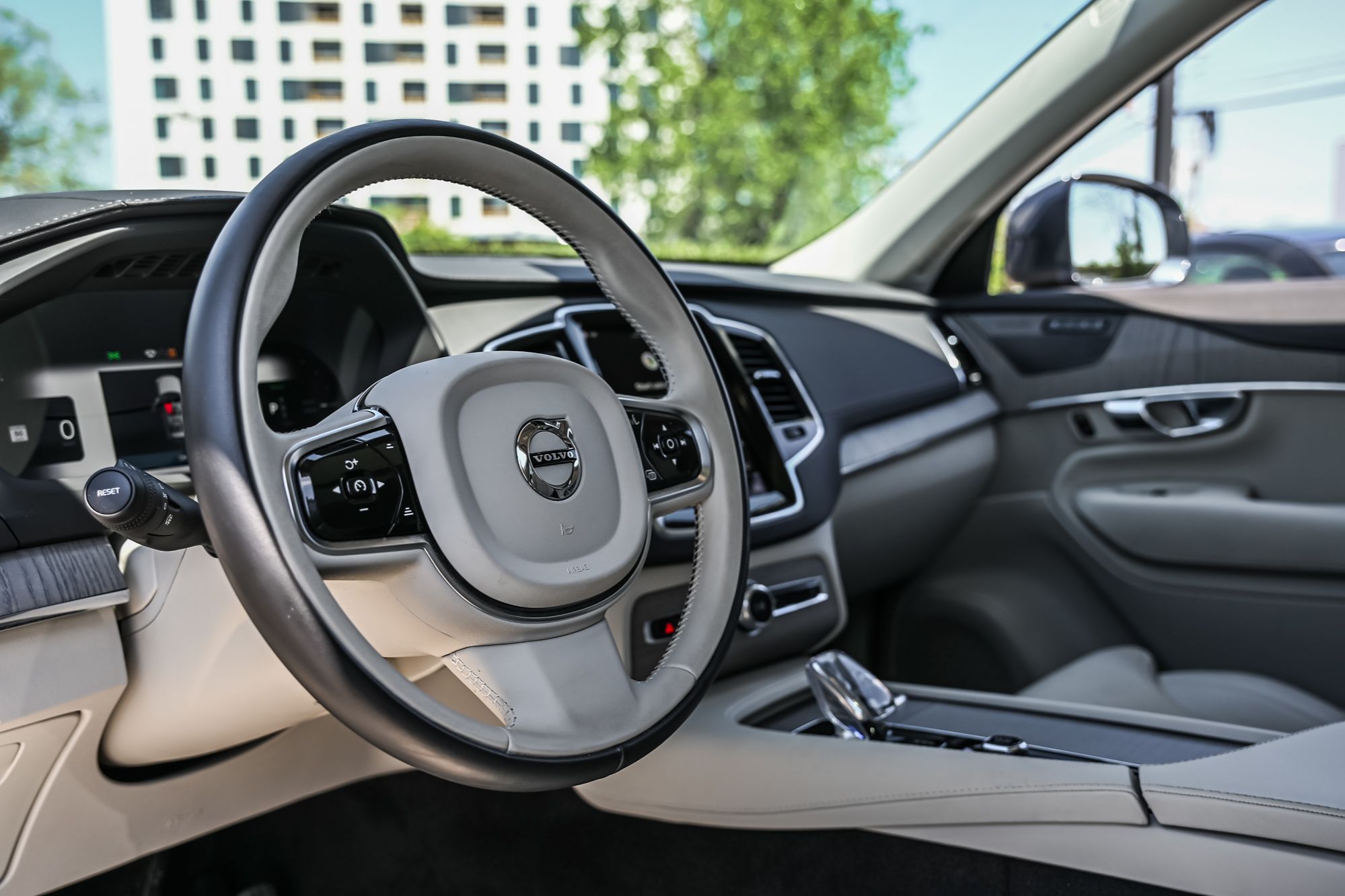 Volvo XC90 Plug-In Hybrid  2025 à Pointe-Claire, Québec