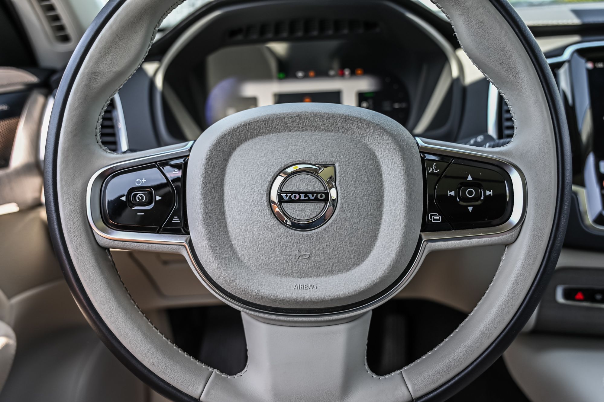 Volvo XC90 Plug-In Hybrid  2025 à Pointe-Claire, Québec