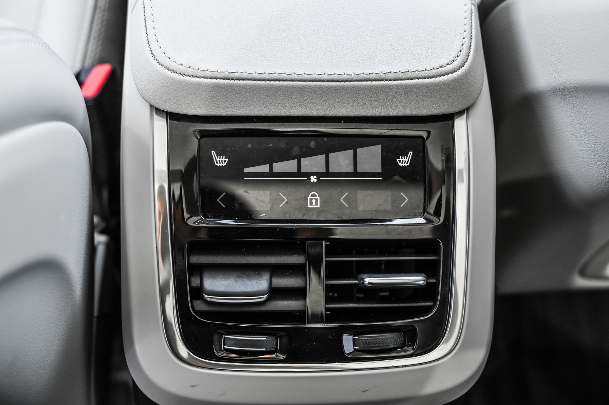 Volvo XC90 Plug-In Hybrid  2025 à Pointe-Claire, Québec