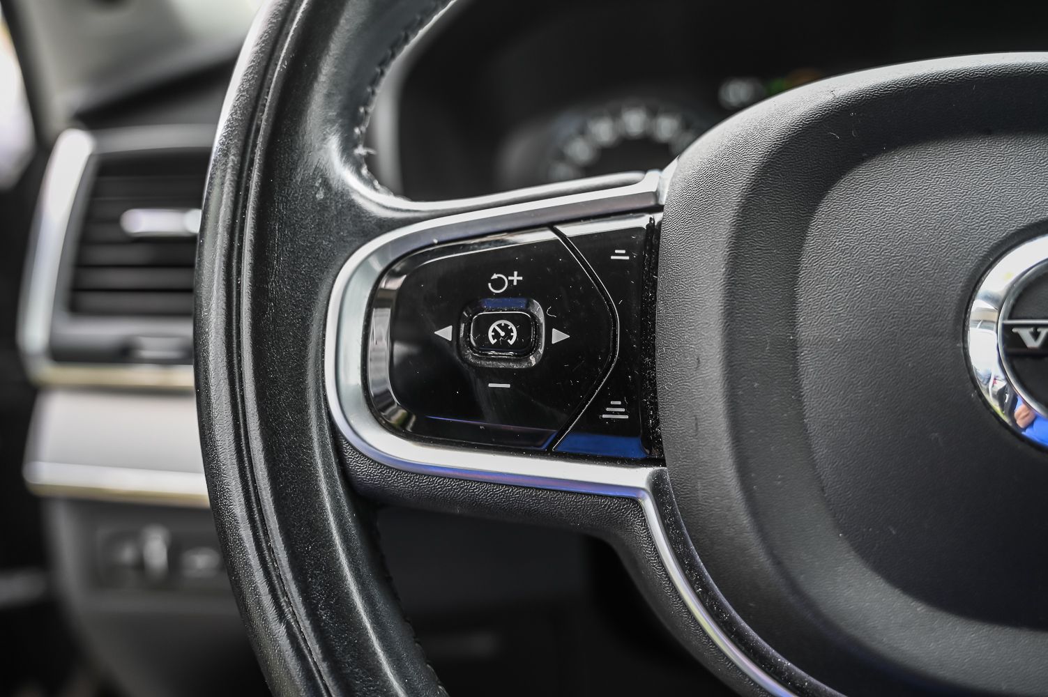 2021 Volvo XC90 in Pointe-Claire, Quebec