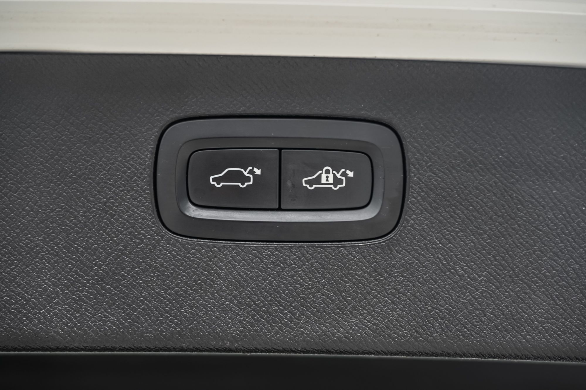 2021 Volvo XC90 in Pointe-Claire, Quebec