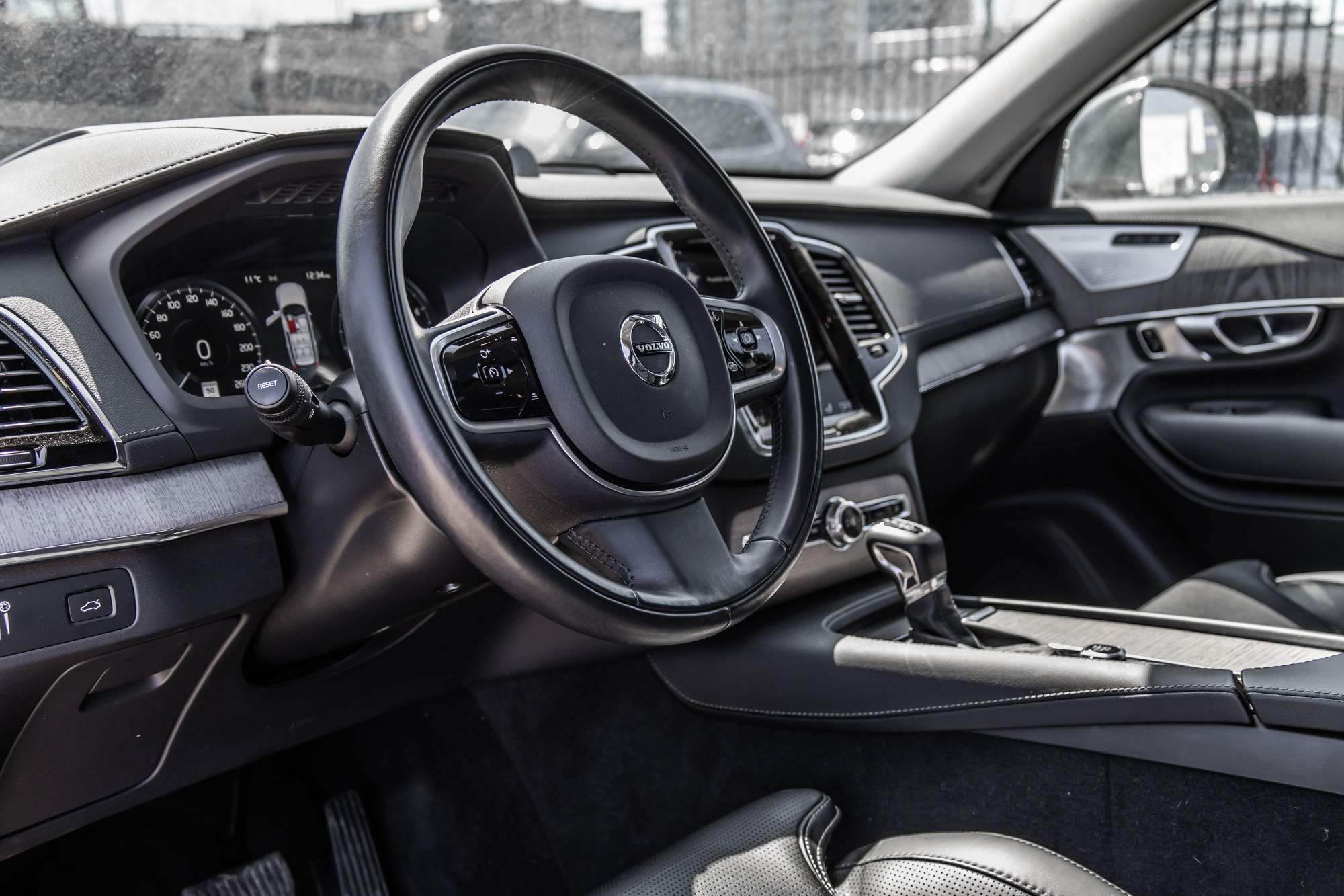 2022 Volvo XC90 in Pointe-Claire, Quebec