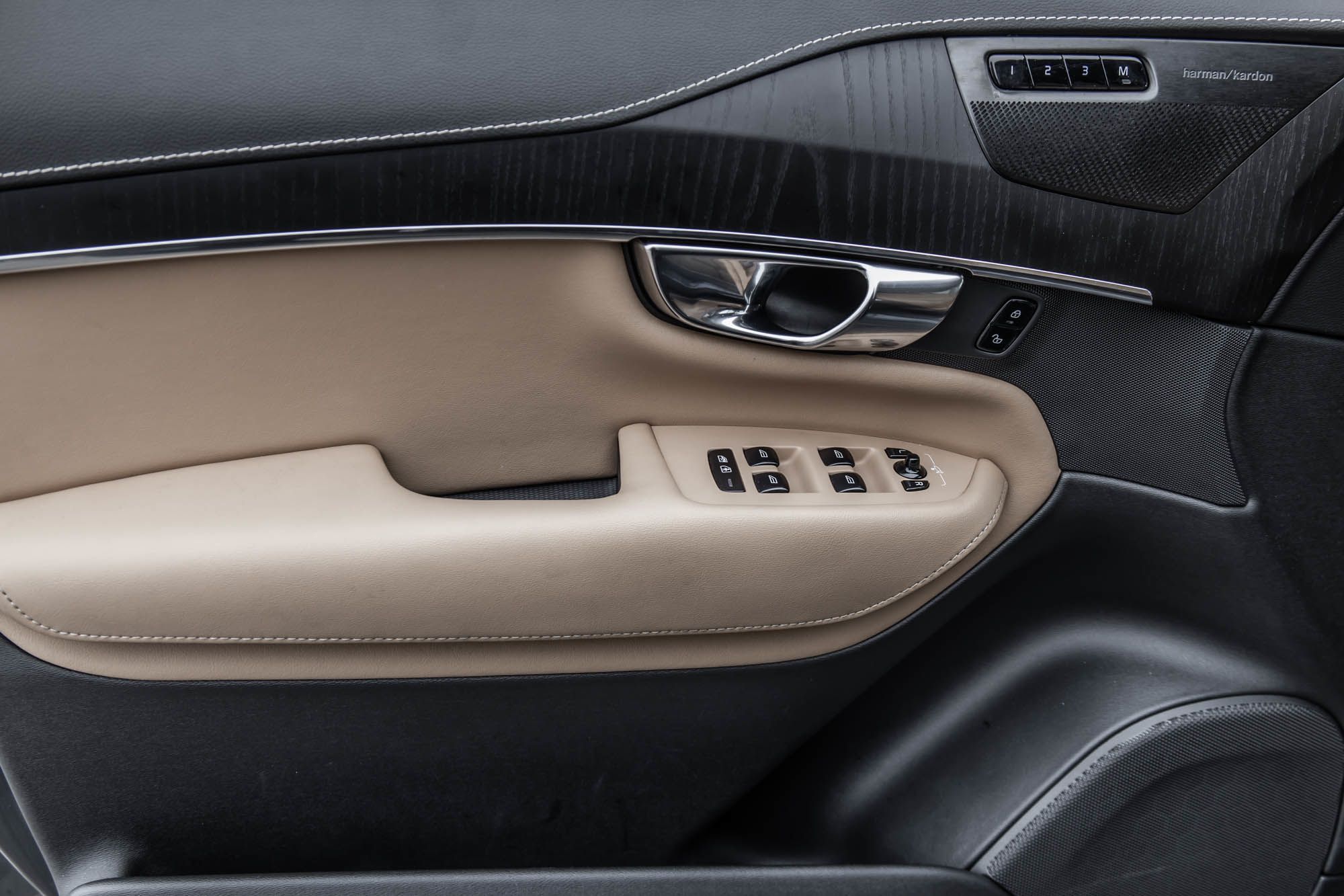 2022 Volvo XC90 in Pointe-Claire, Quebec