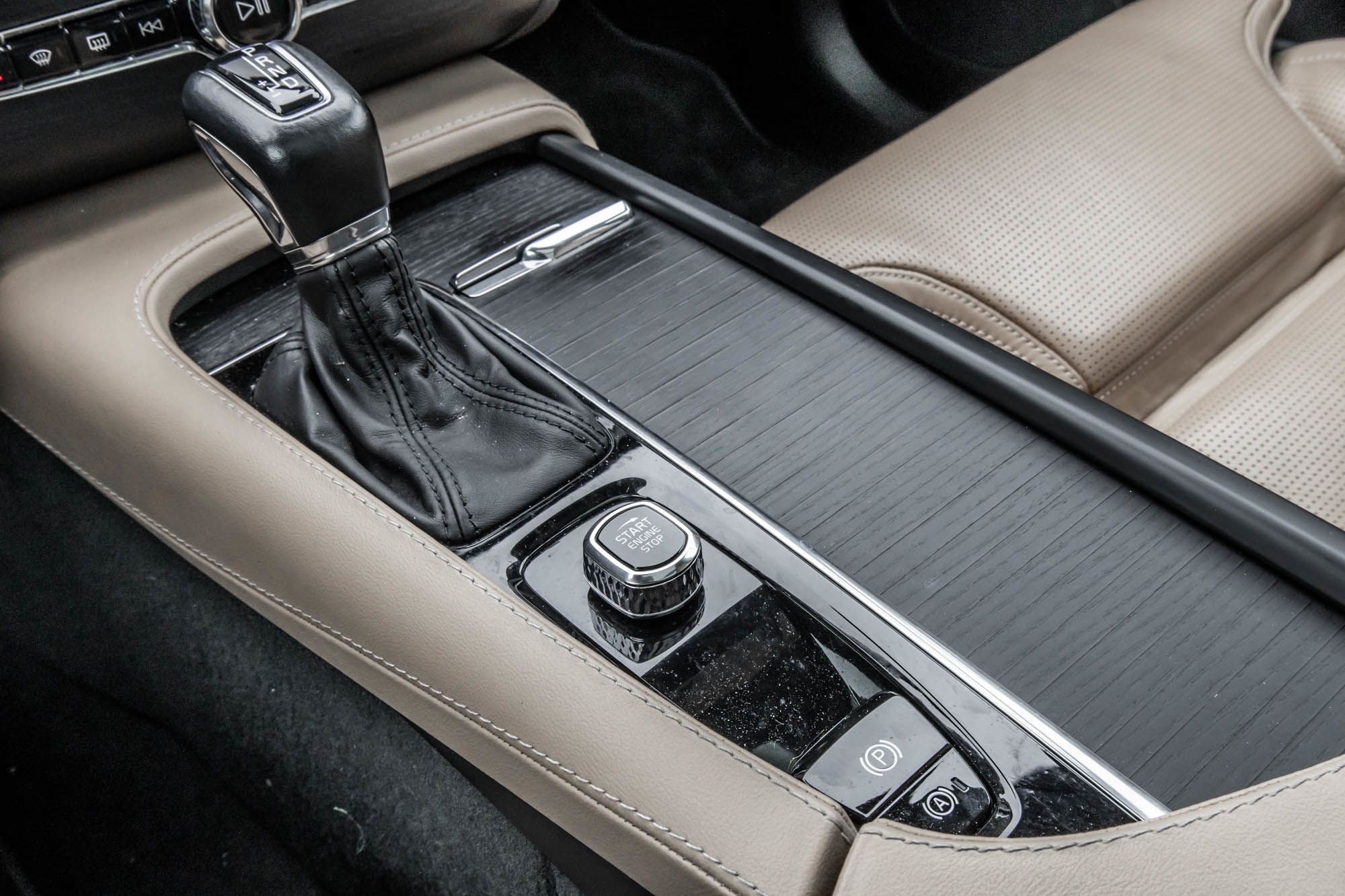 2022 Volvo XC90 in Pointe-Claire, Quebec