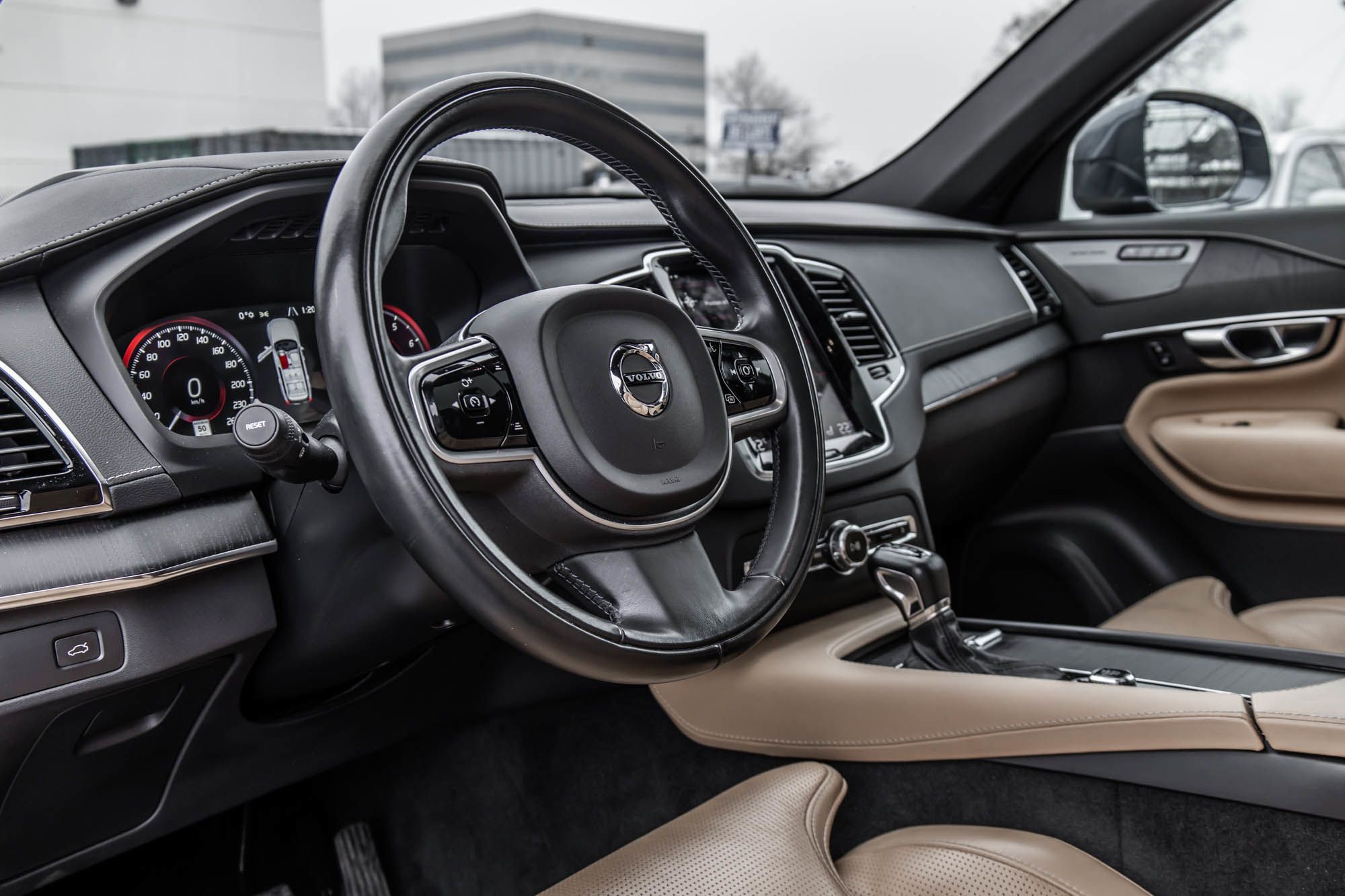 2022 Volvo XC90 in Pointe-Claire, Quebec