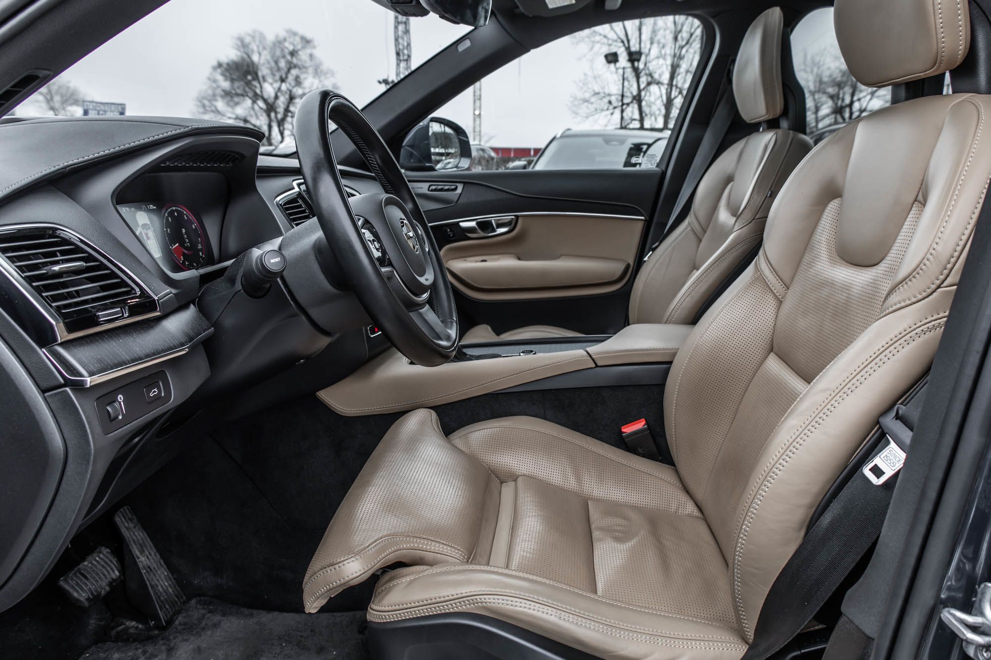 2022 Volvo XC90 in Pointe-Claire, Quebec