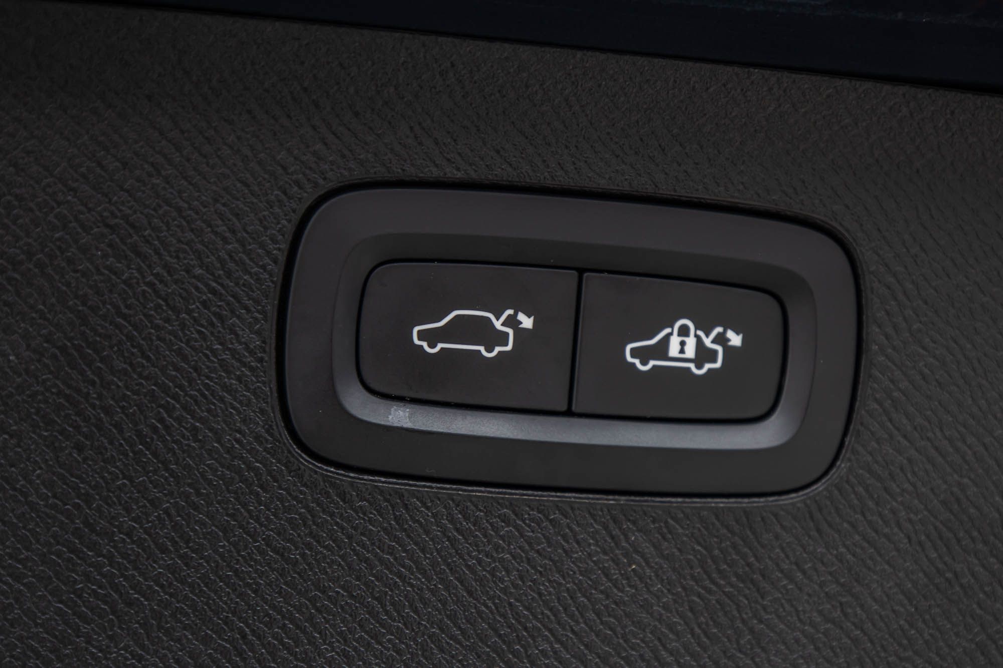 2022 Volvo XC90 in Pointe-Claire, Quebec