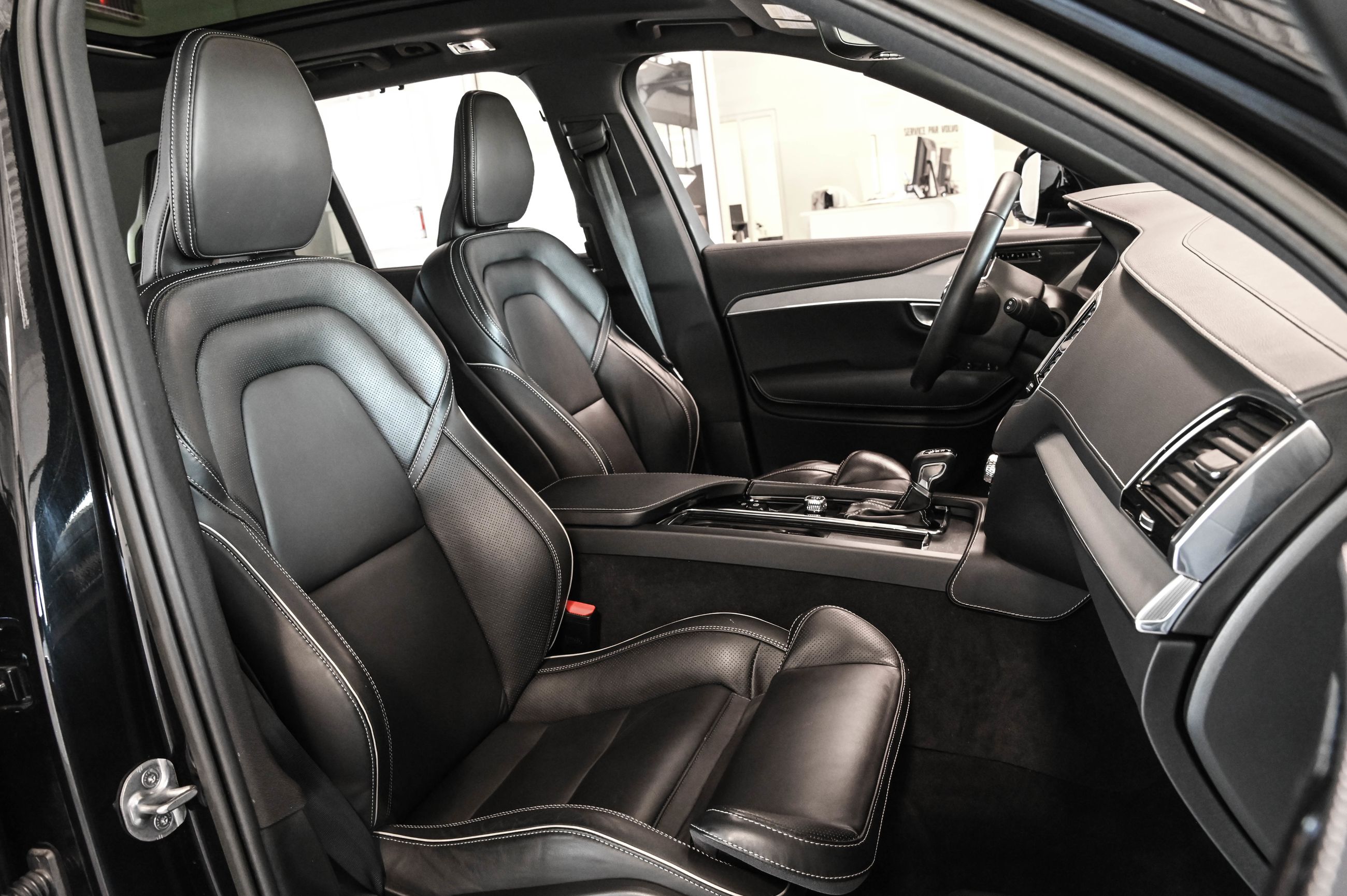 2022 Volvo XC90 in Pointe-Claire, Quebec