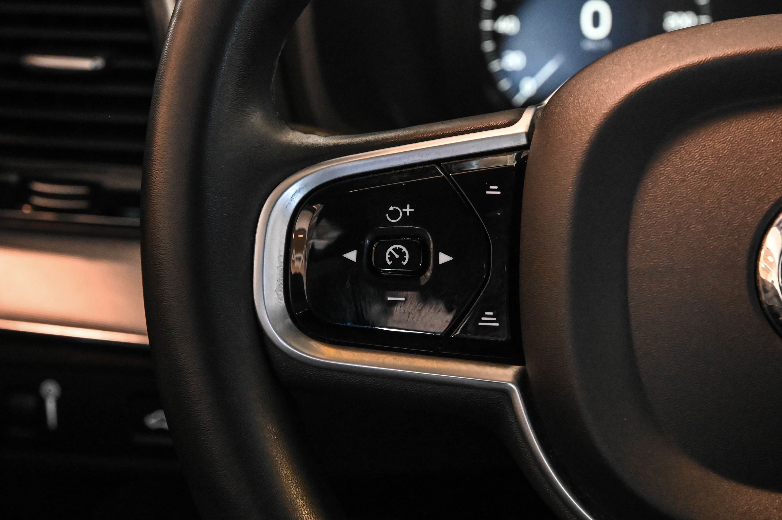 2022 Volvo XC90 in Pointe-Claire, Quebec