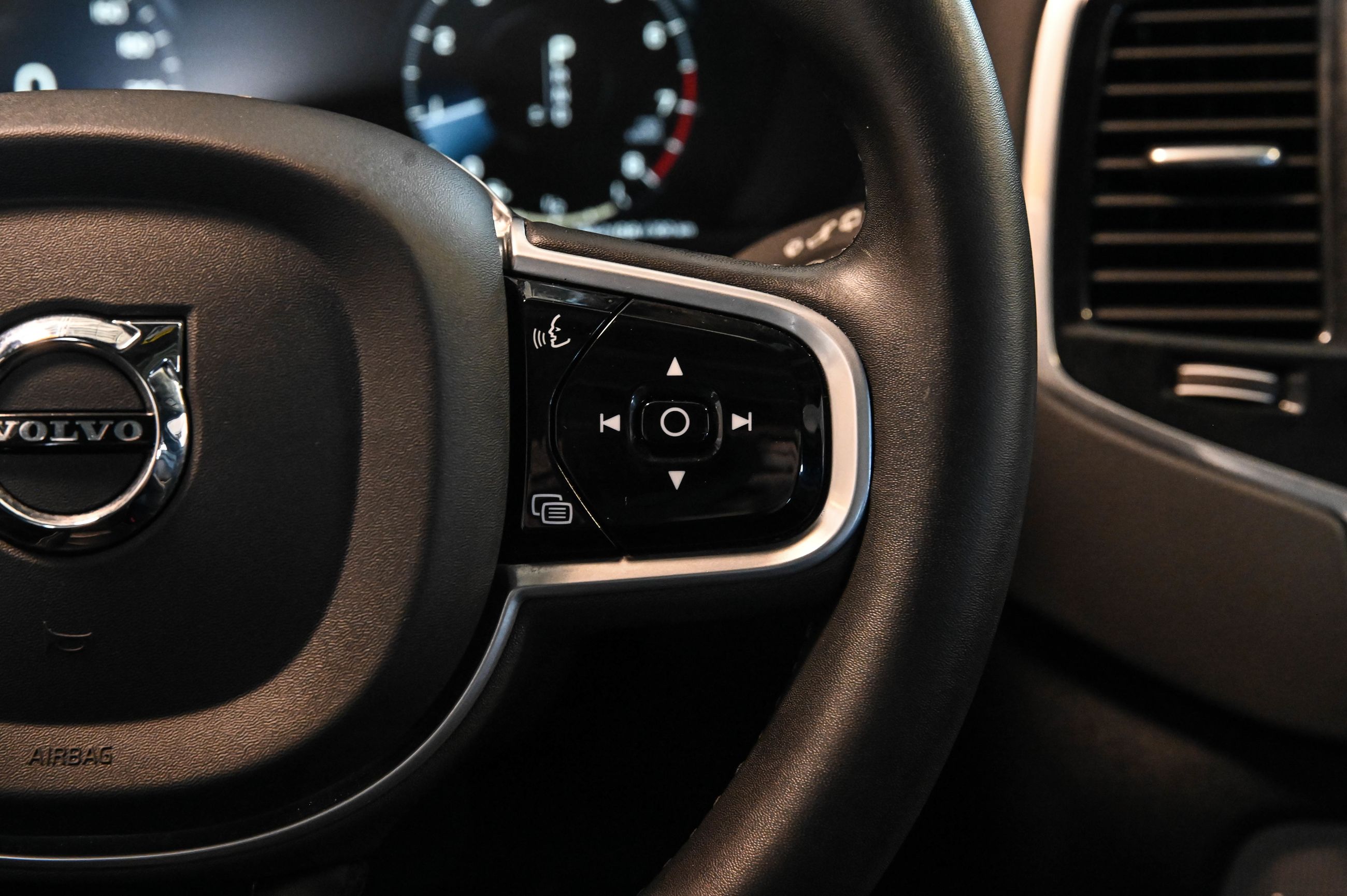 2022 Volvo XC90 in Pointe-Claire, Quebec