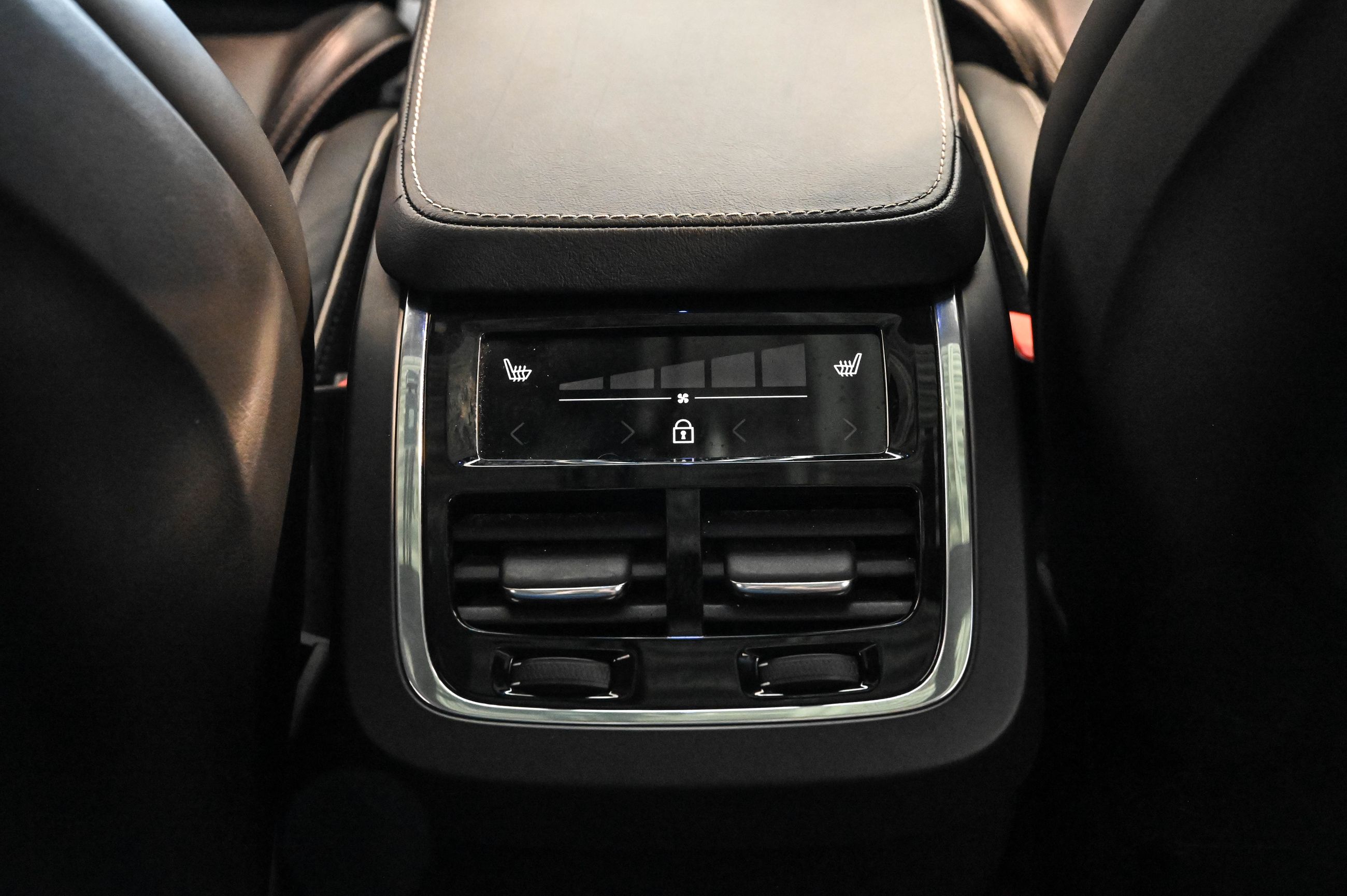 2022 Volvo XC90 in Pointe-Claire, Quebec