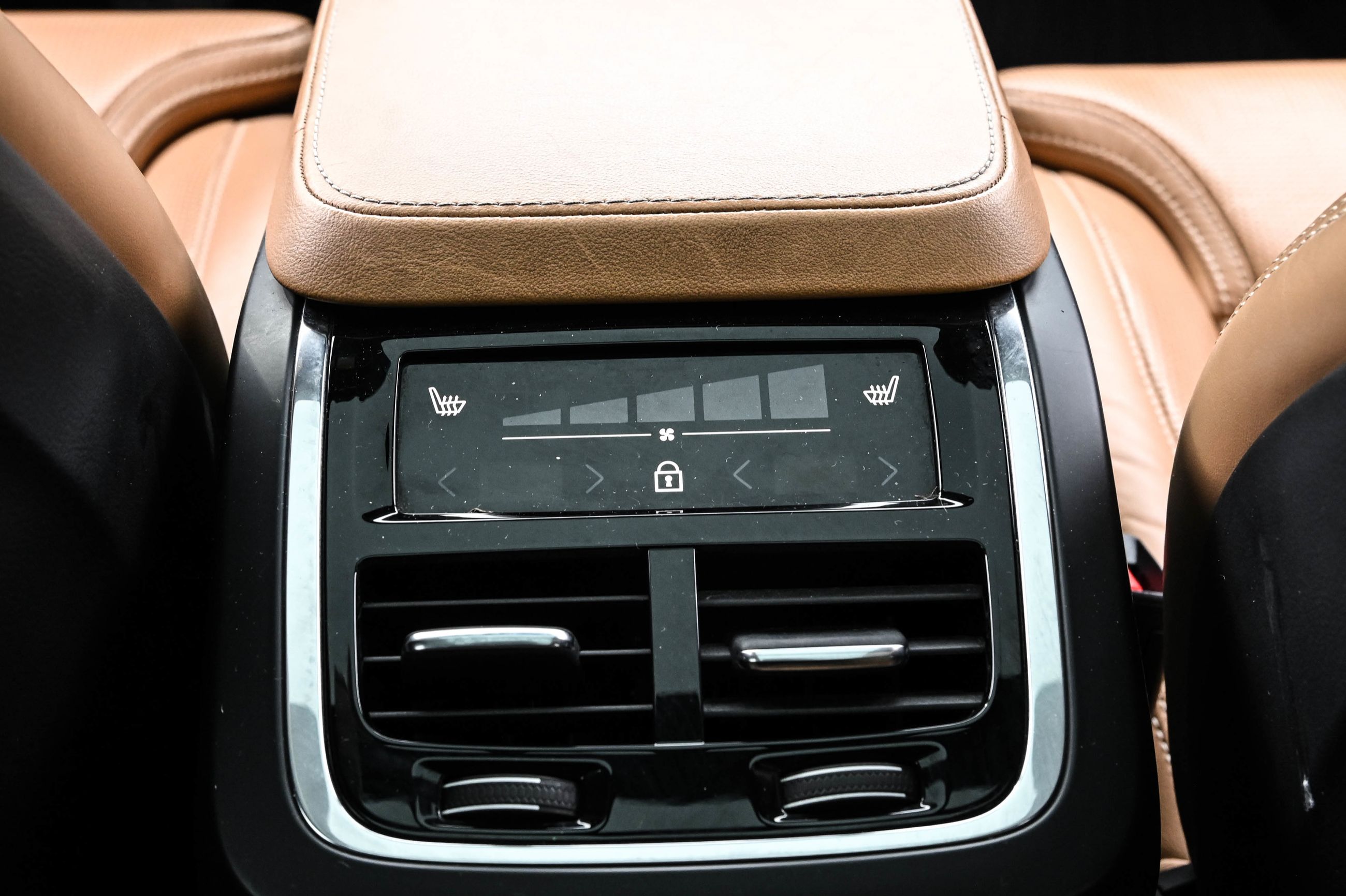 2022 Volvo XC90 in Pointe-Claire, Quebec