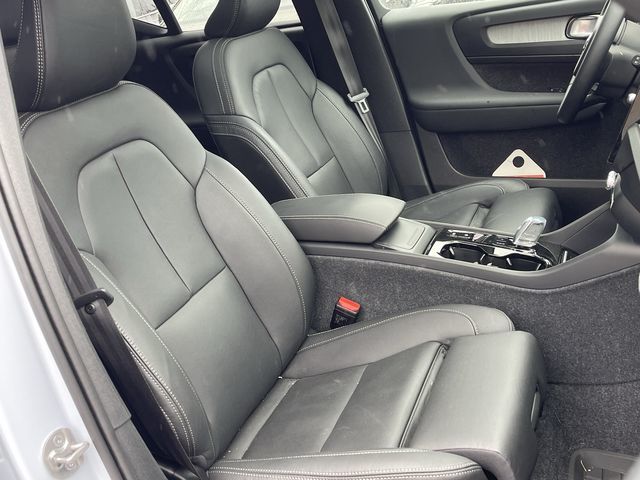 2025 Volvo XC40 in Pointe-Claire, Quebec