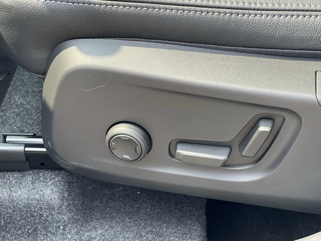 2026 Volvo XC40 in Pointe-Claire, Quebec