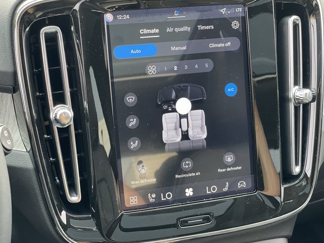 2026 Volvo XC40 in Pointe-Claire, Quebec