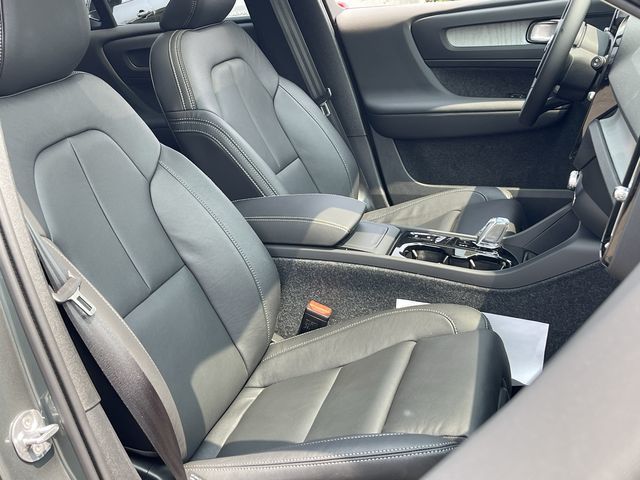 2026 Volvo XC40 in Pointe-Claire, Quebec