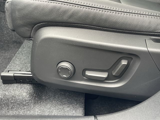 2026 Volvo XC40 in Pointe-Claire, Quebec