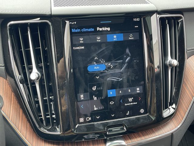 2025 Volvo XC60 Plug-in Hybrid in Pointe-Claire, Quebec