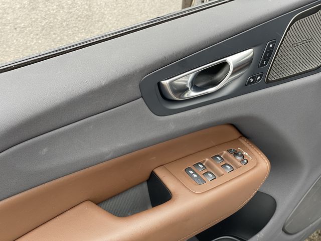 2025 Volvo XC60 Plug-in Hybrid in Pointe-Claire, Quebec