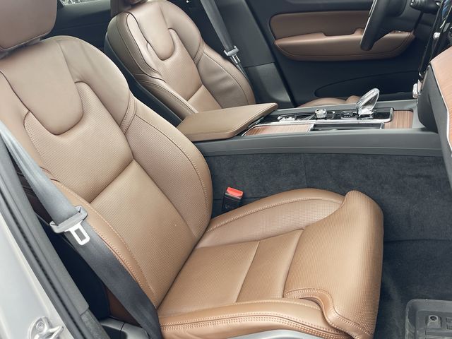 2025 Volvo XC60 Plug-in Hybrid in Pointe-Claire, Quebec