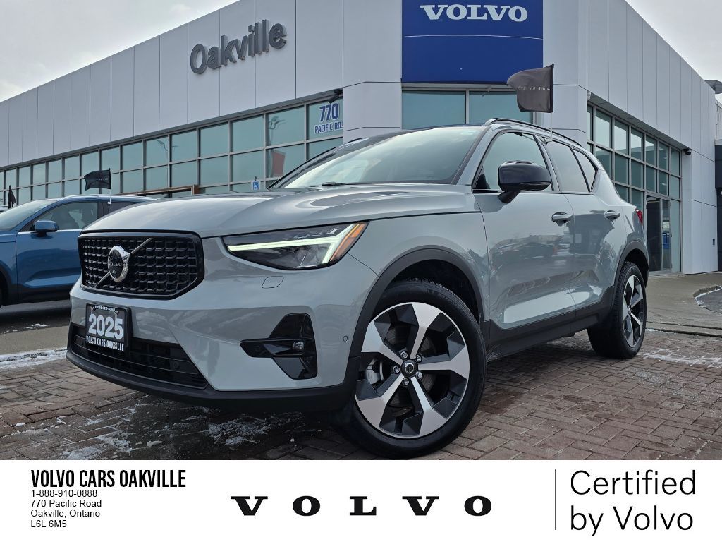 2025 Volvo XC40 PLUS DARK THEME