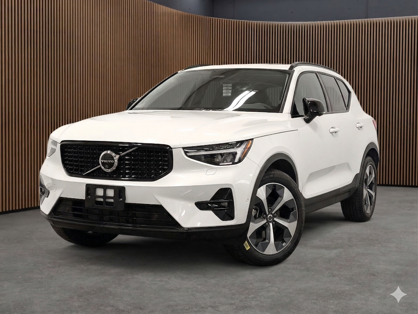 2025 Volvo XC40 B5 AWD Plus Dark Theme