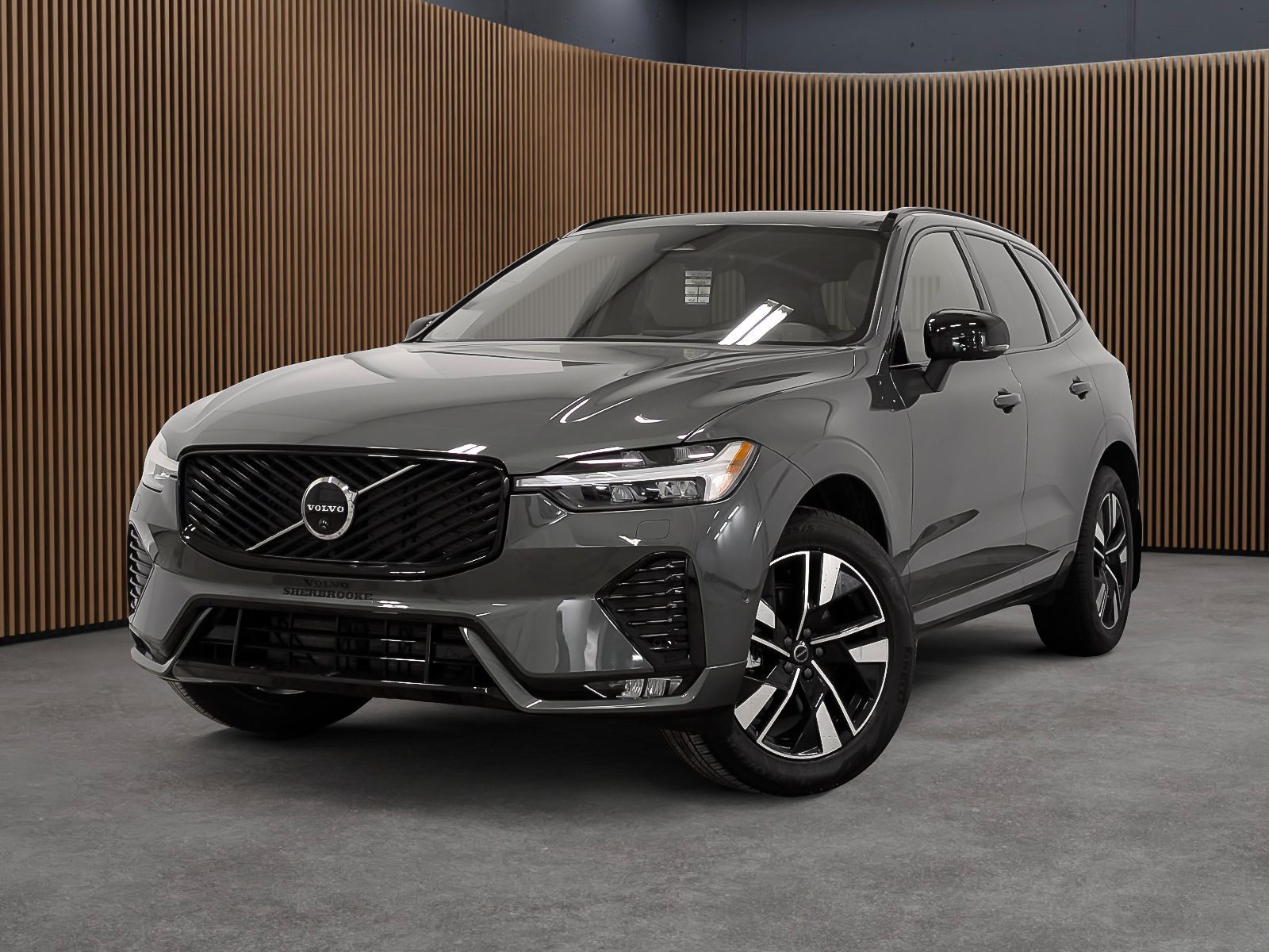 2026 Volvo XC60 B5 AWD Plus Dark Theme