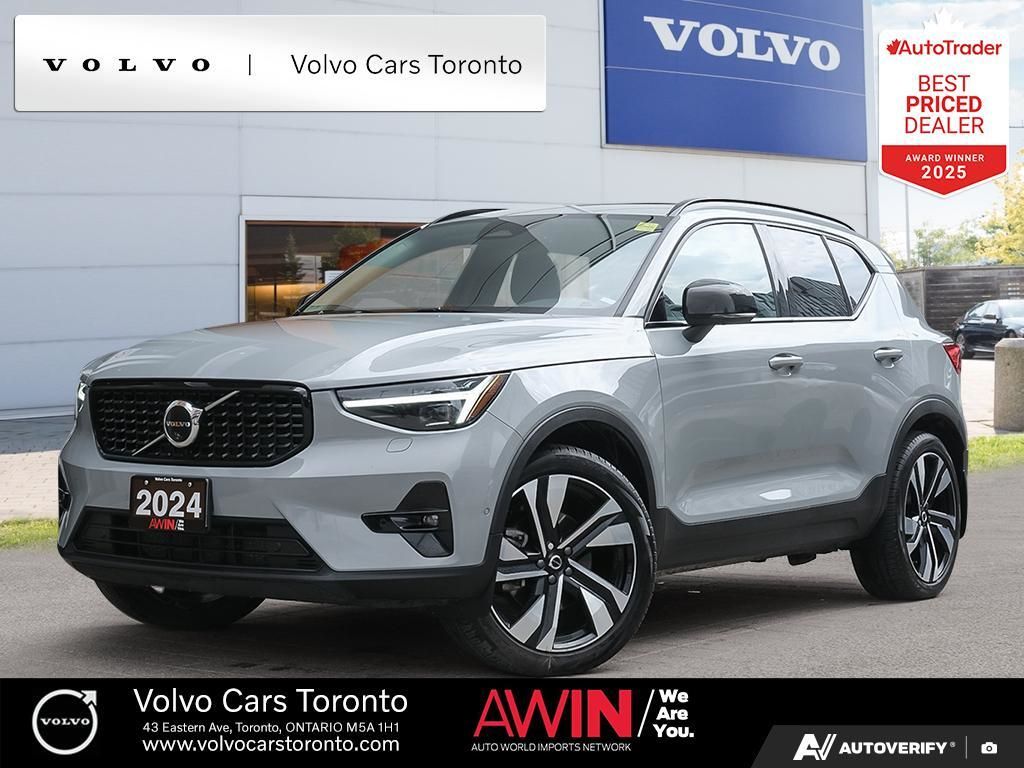 2024 Volvo XC40 B5 AWD Ultimate Dark Theme