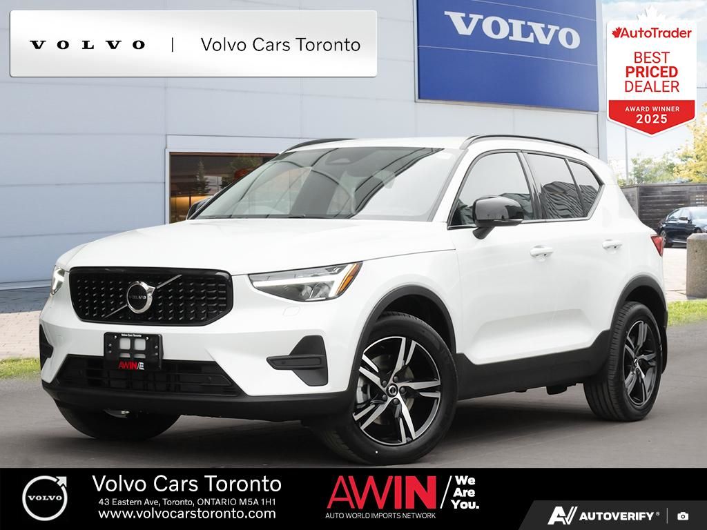 2026 Volvo XC40 Core (Dark Theme)