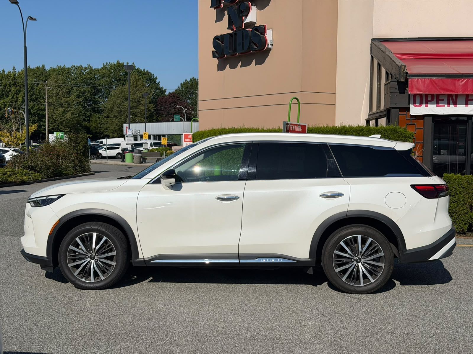 Infiniti QX60  2023 à Richmond, Colombie-Britannique