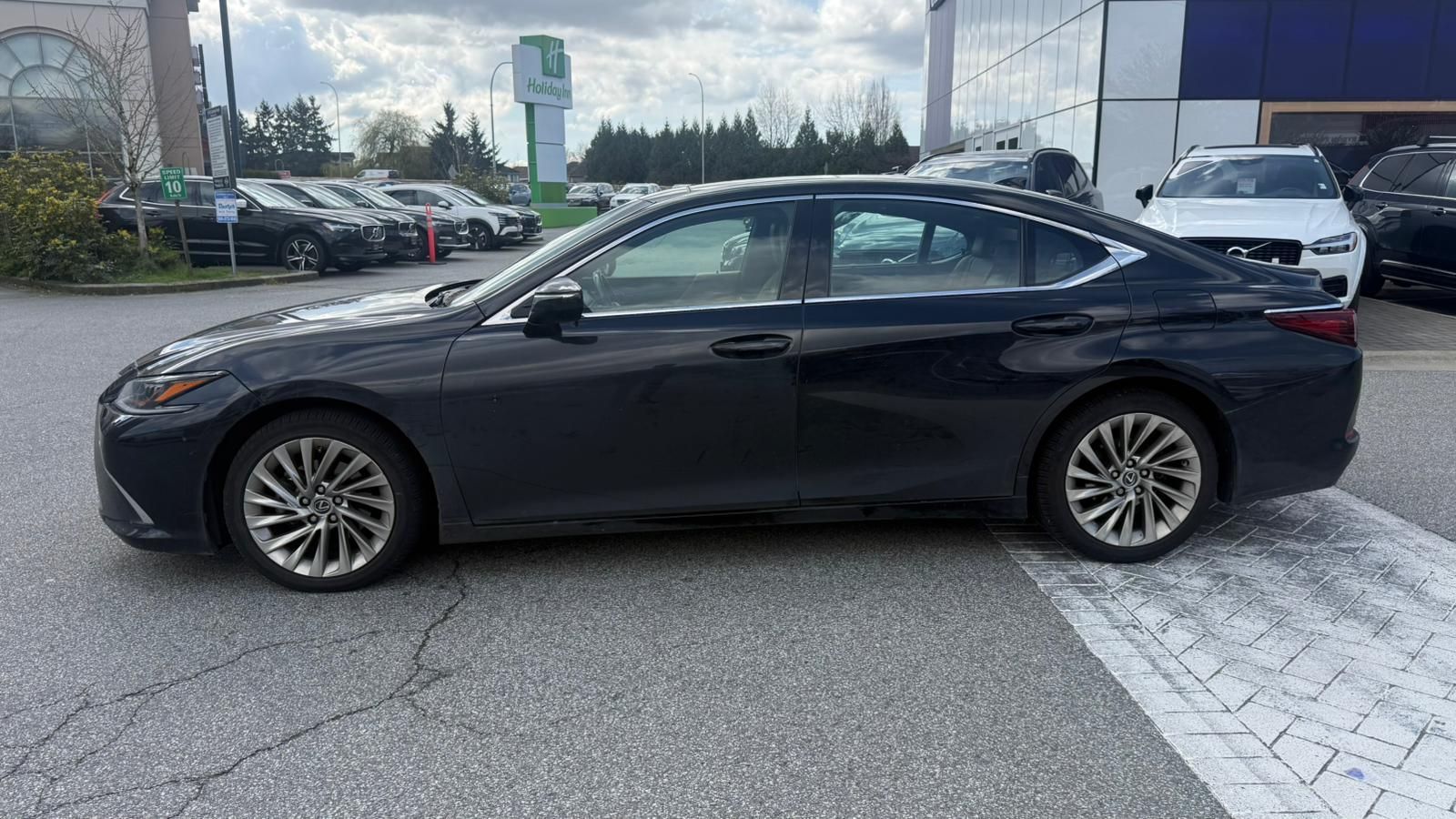 2019 Lexus ES in Richmond, British Columbia