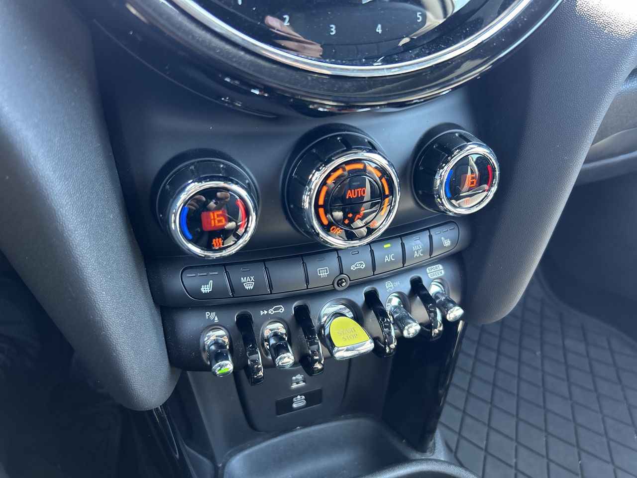 2024 MINI 3 Door in Richmond, British Columbia