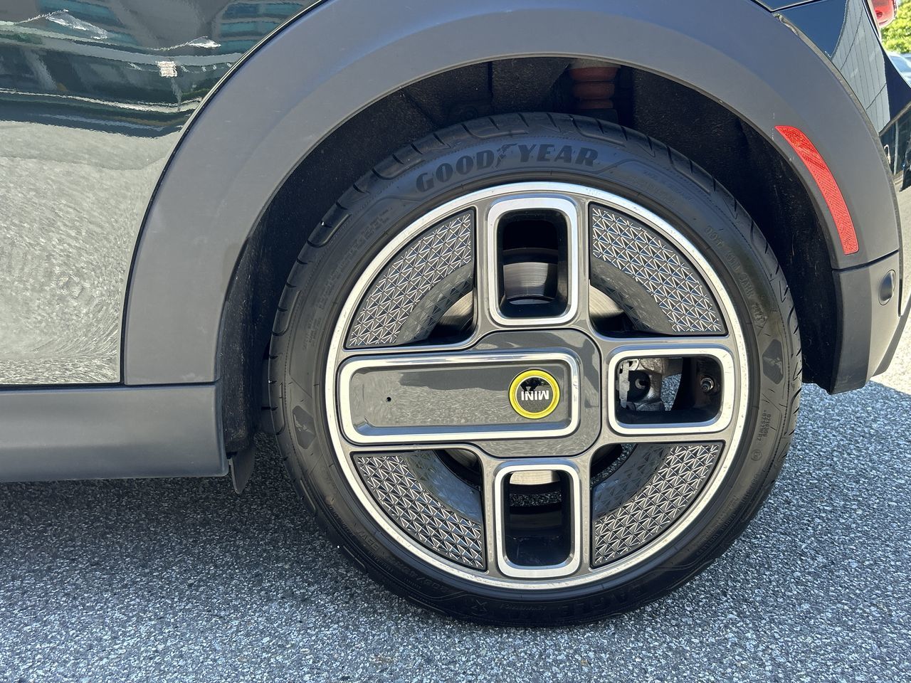 2024 MINI 3 Door in Richmond, British Columbia