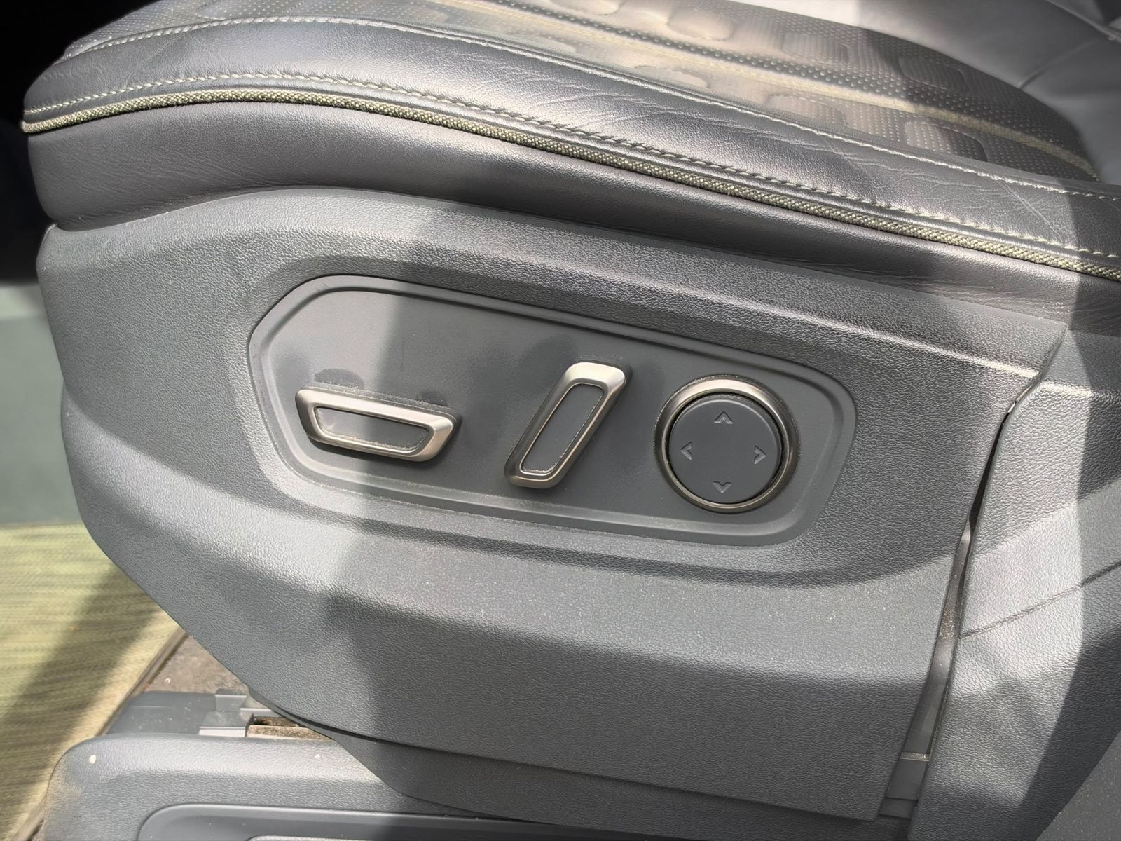 2023 Rivian R1S in Richmond, British Columbia