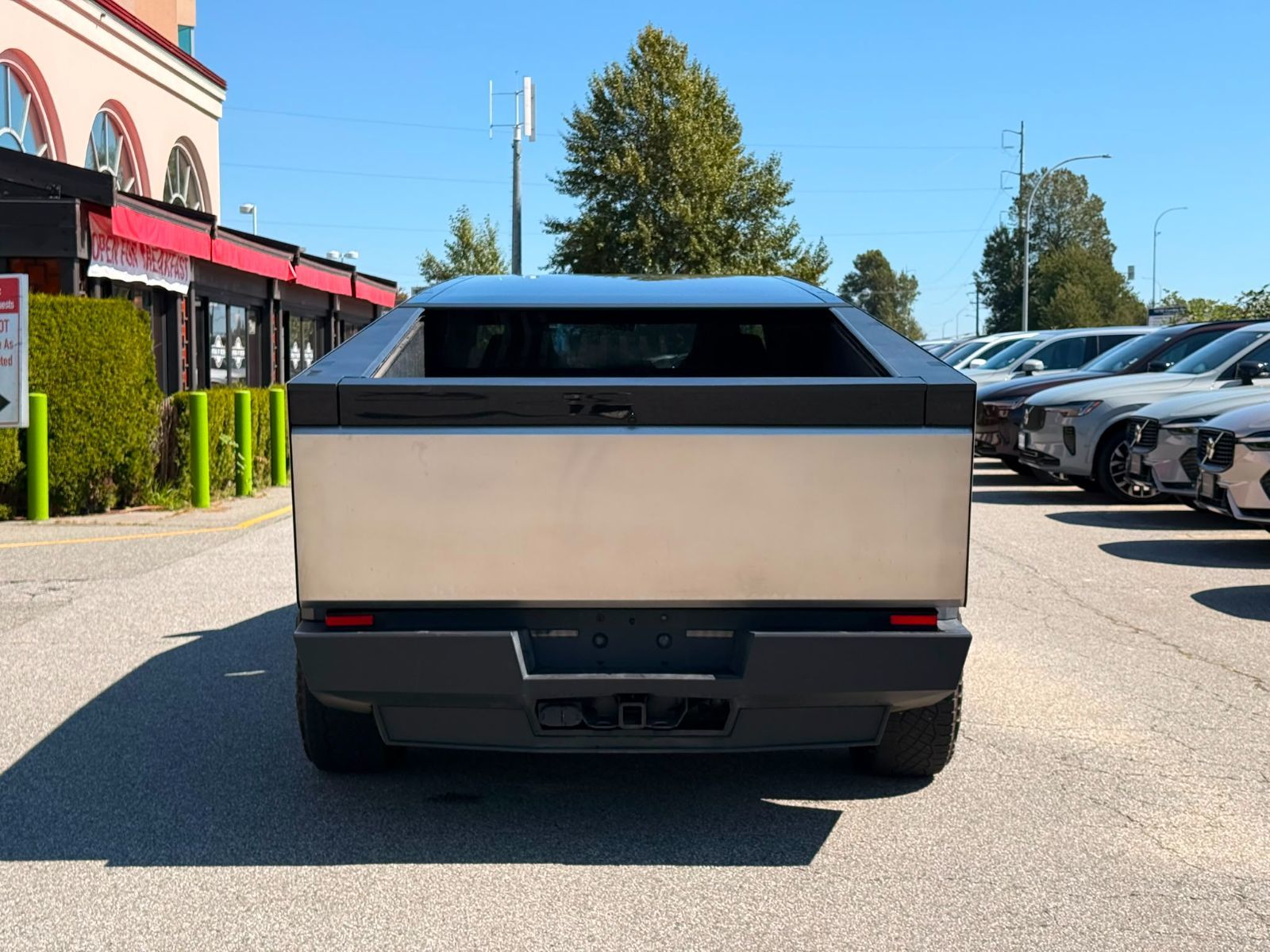 Tesla Cybertruck  2024 à Richmond, Colombie-Britannique