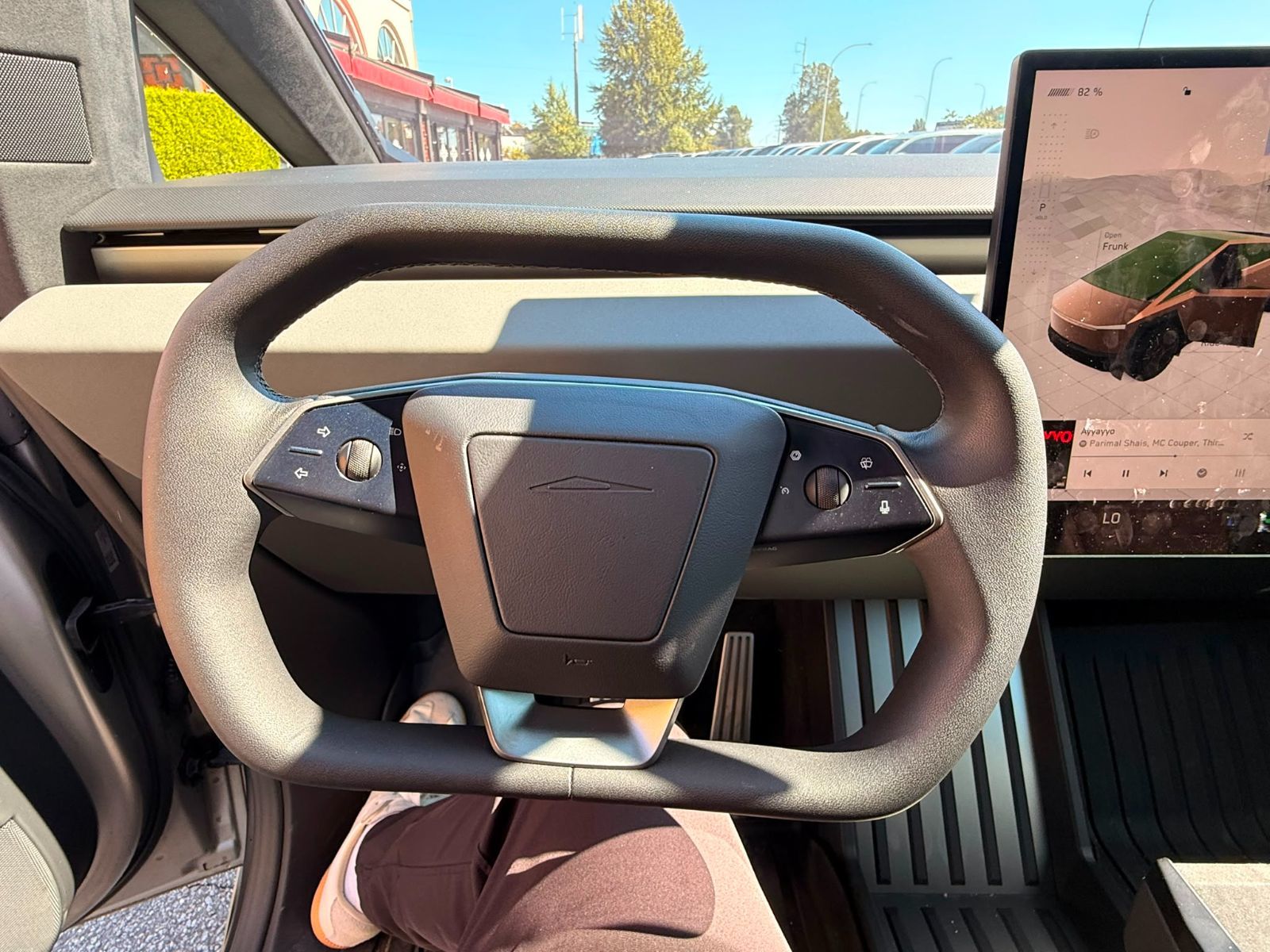 Tesla Cybertruck  2024 à Richmond, Colombie-Britannique
