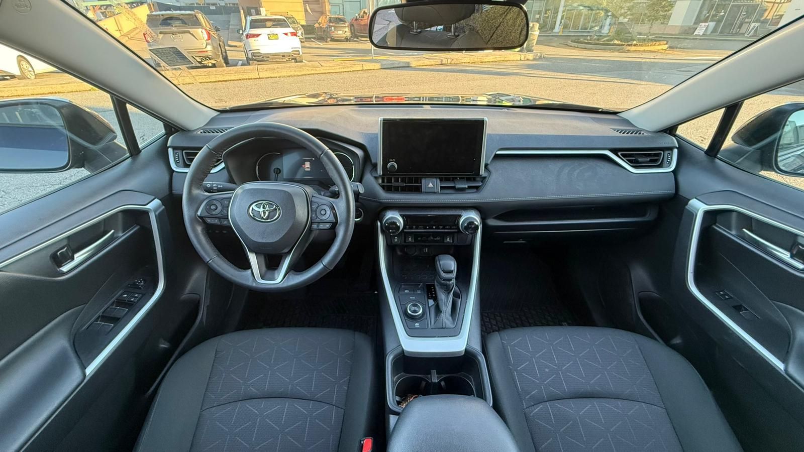 Toyota RAV4  2024 à Richmond, Colombie-Britannique