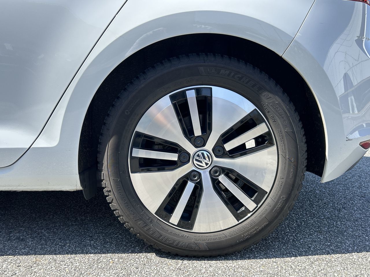 Volkswagen E-Golf  2016 à Richmond, Colombie-Britannique