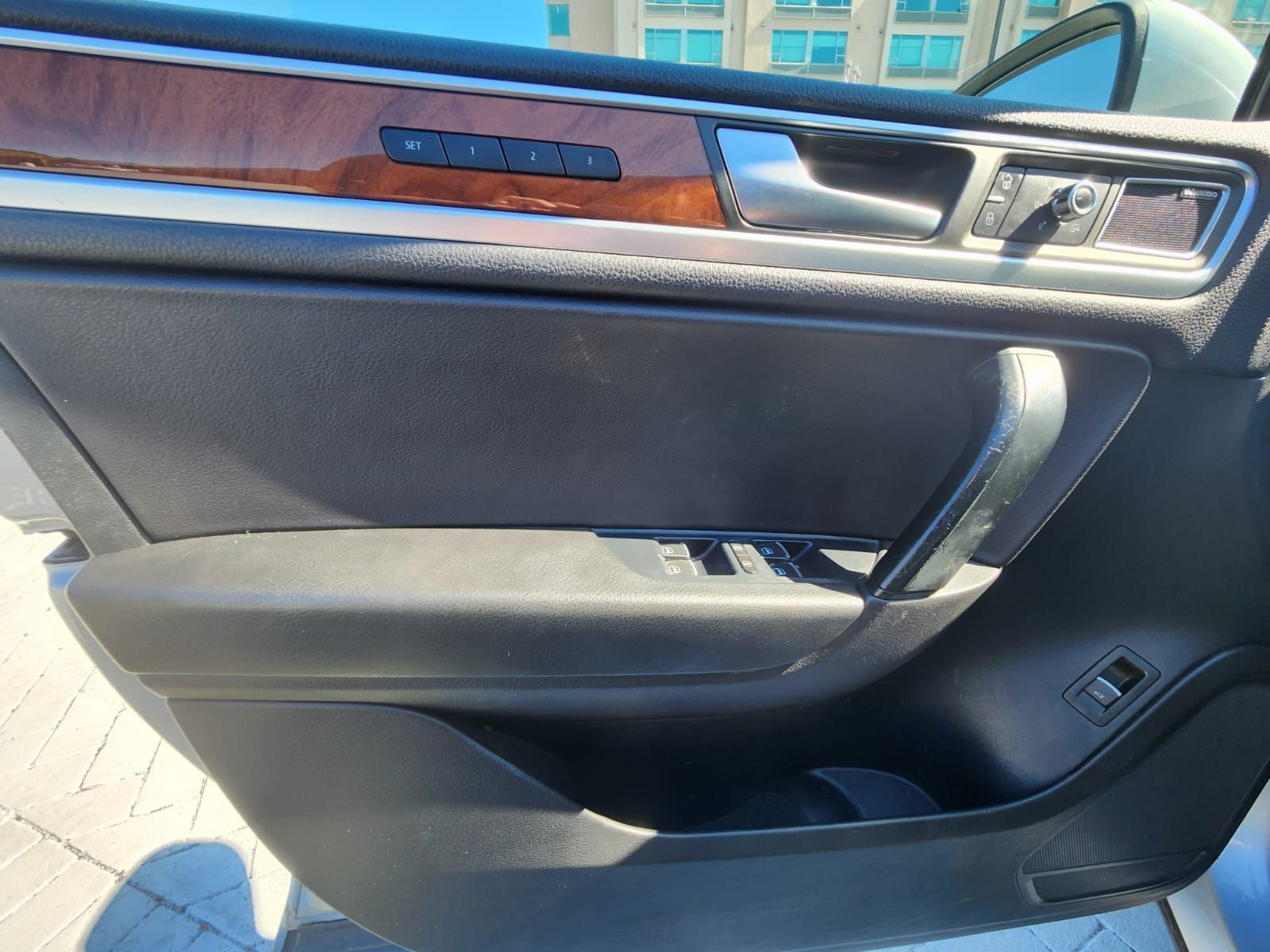 2012 Volkswagen Touareg in Richmond, British Columbia