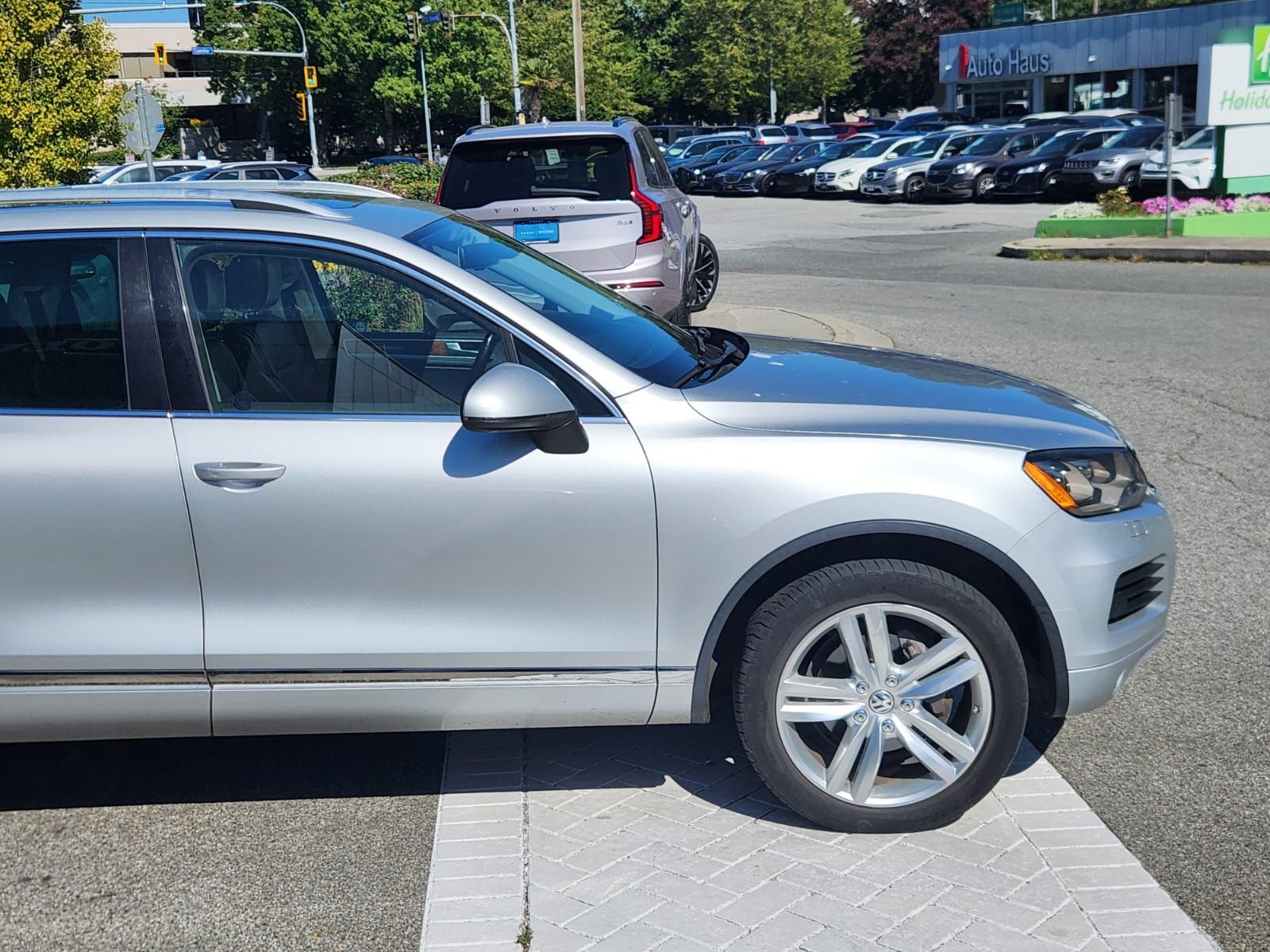 2012 Volkswagen Touareg in Richmond, British Columbia